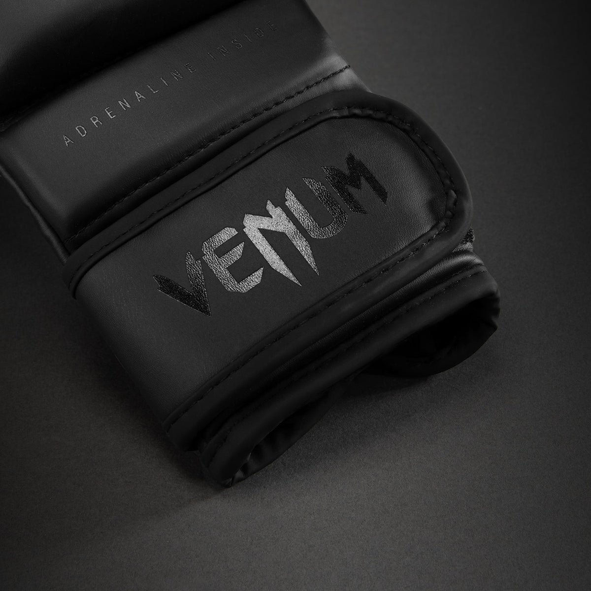 Venum Contender 1.5 对练手套 - 黑色