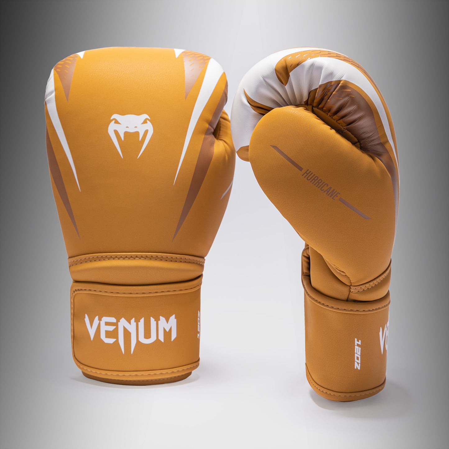 Venum Hurricane 拳击手套 – 哈瓦那色/白色