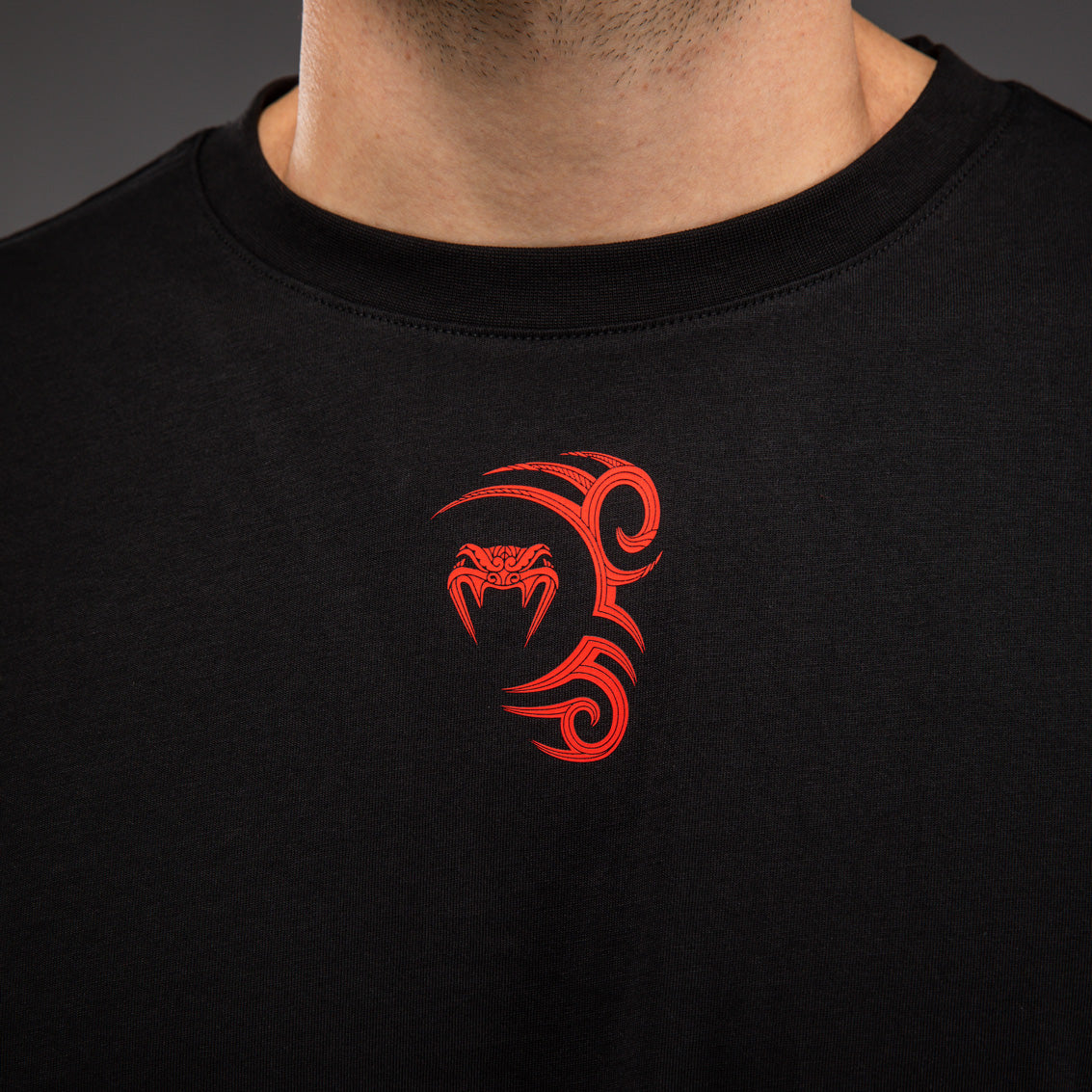 Venum x Mike Tyson: Tiger T恤 – 深黑色