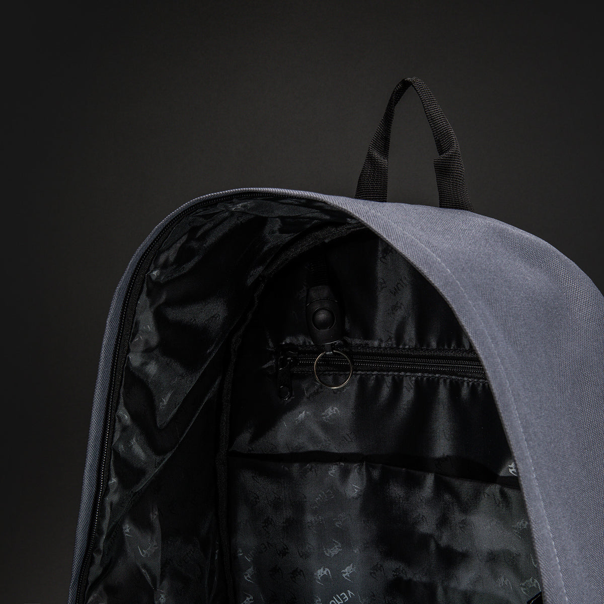Venum Essential 双肩背包 (24 L) - 灰色/黑色