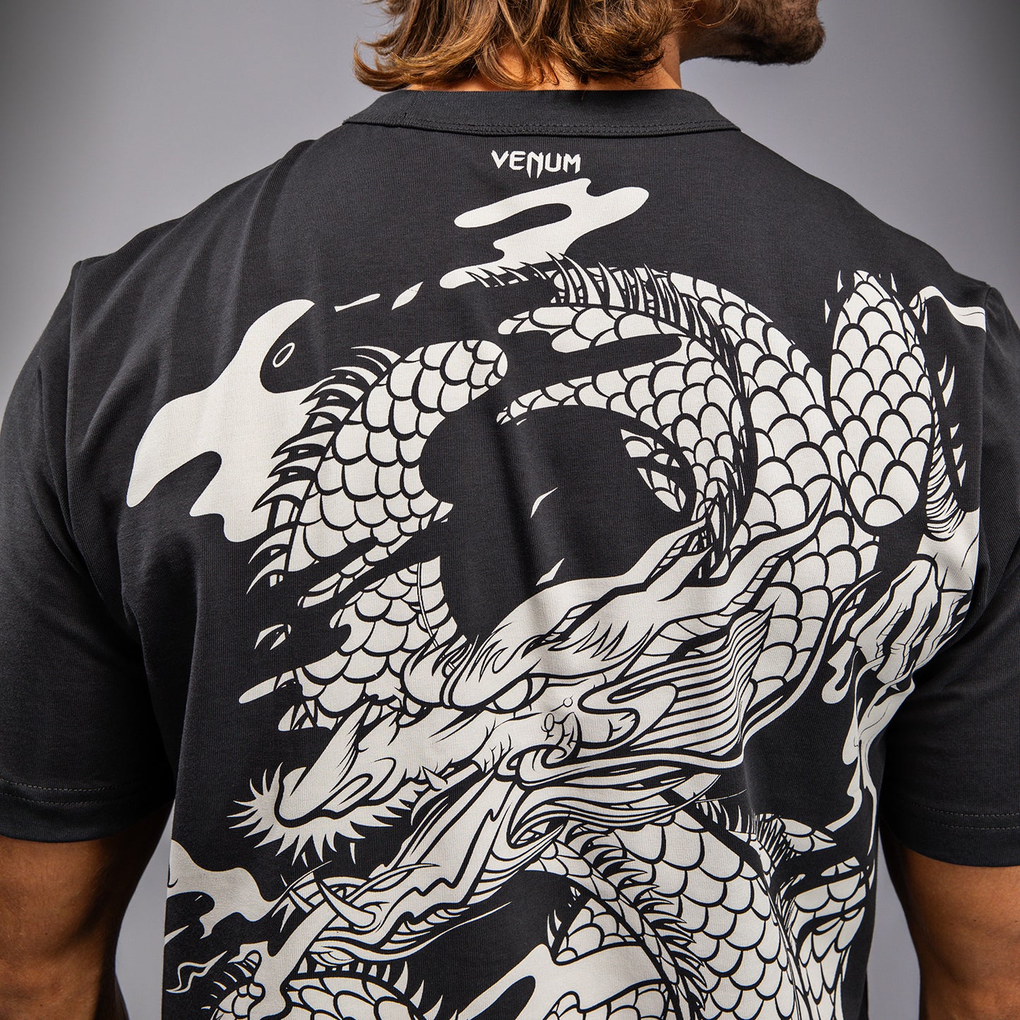 Venum Dragon’s Flight 男士T恤 – 炭灰色/奶油白