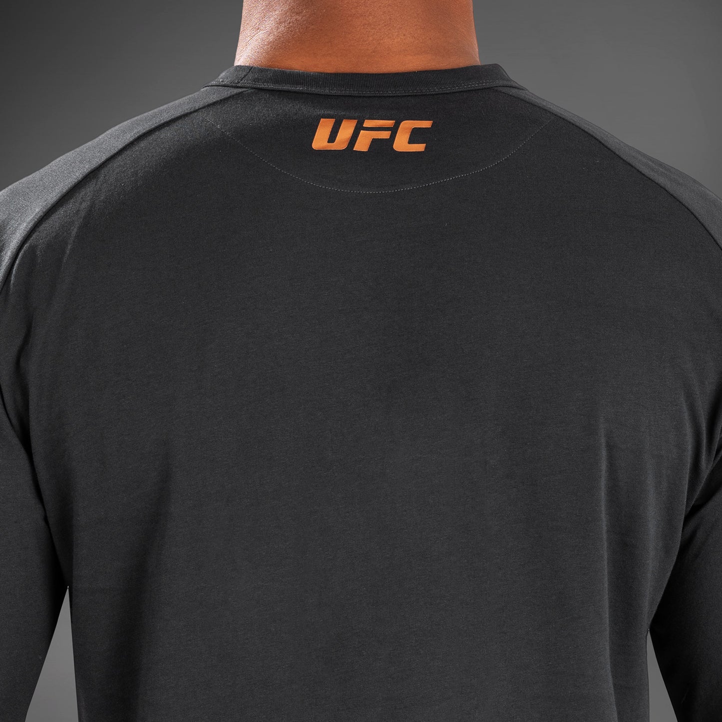 UFC Adrenaline by Venum Fight Week 男士长袖T恤 – 炭灰色