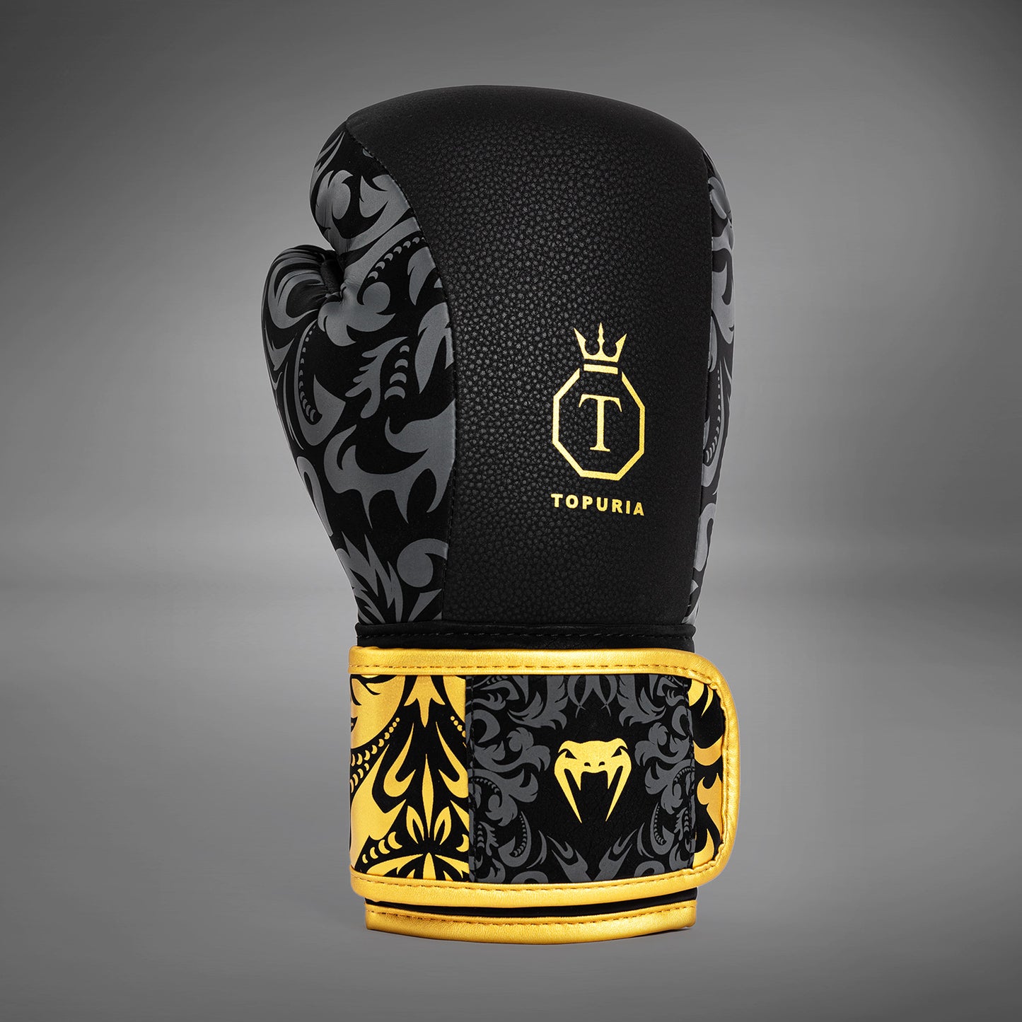 Venum x Topuria Unmatched Edition 拳击手套 – 黑色/金色