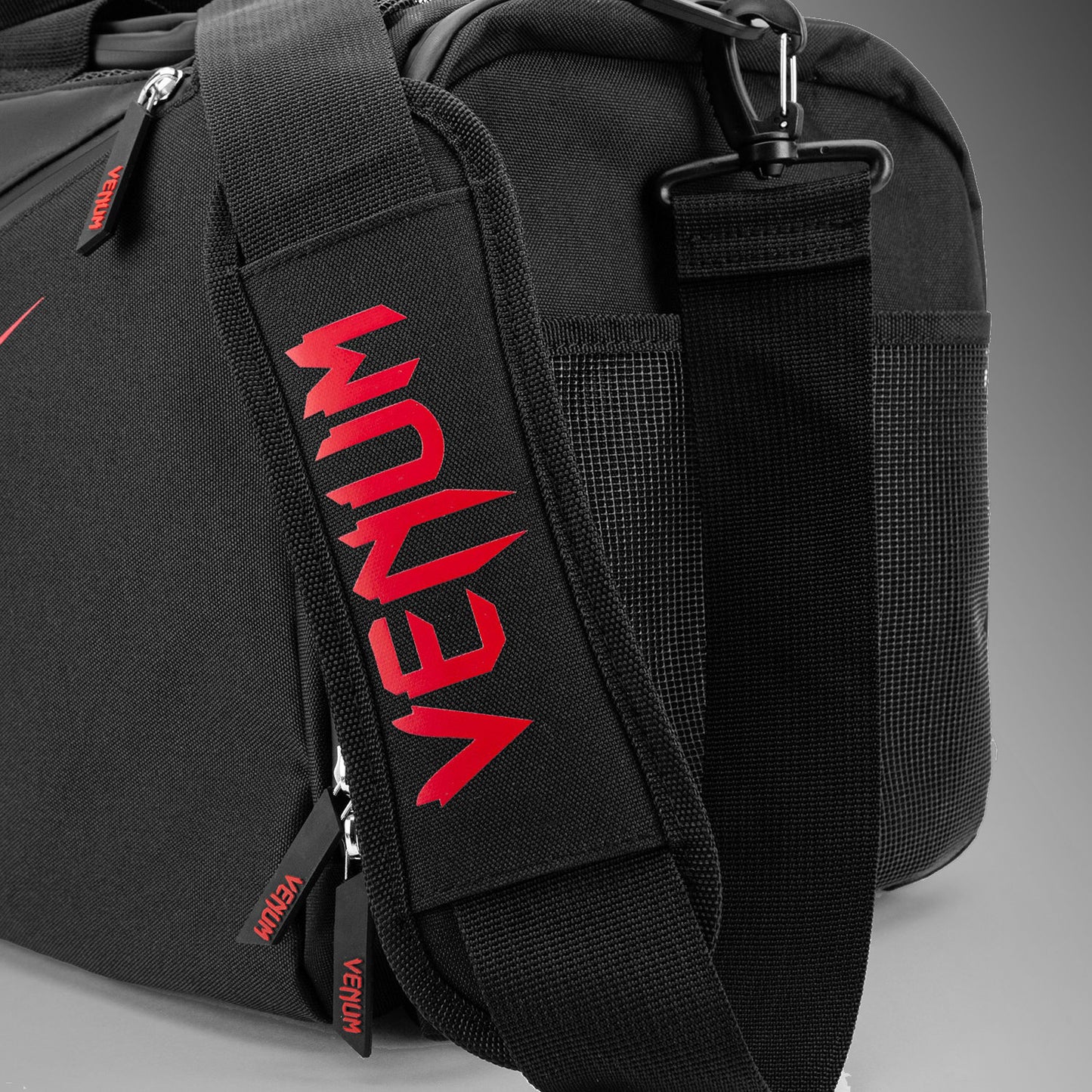 Venum Trainer Lite Evo 运动包（48升）– 黑色/红色