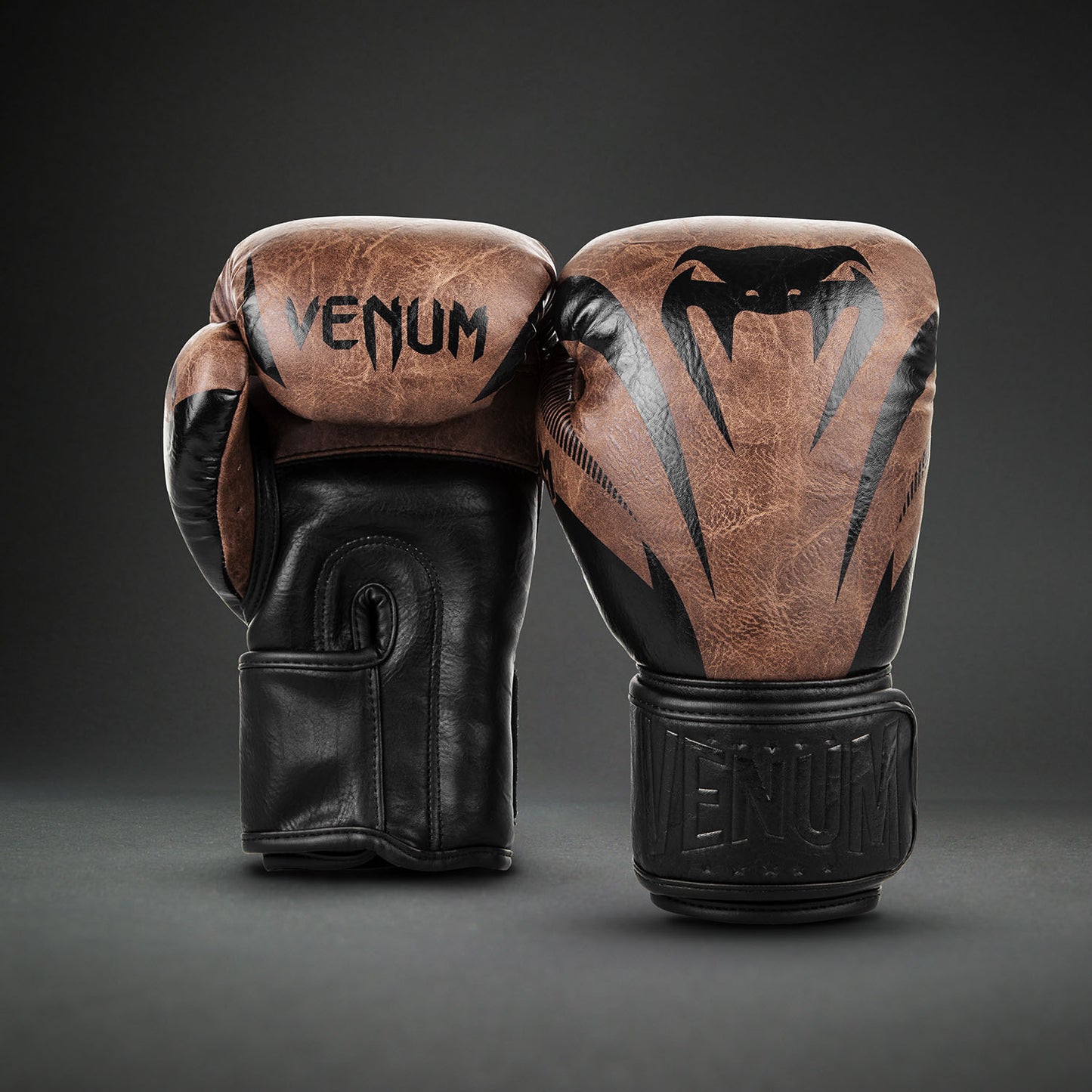 Venum Impact 拳击手套