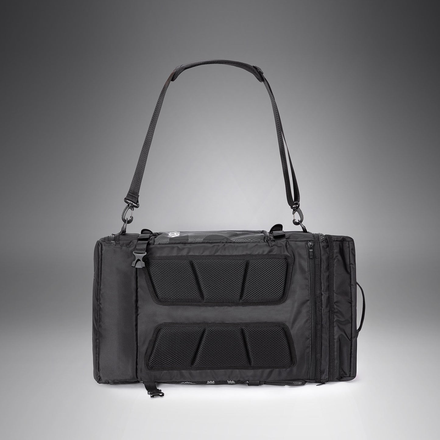 Venum Shockwave 可转换运动包（48L）– 黑色