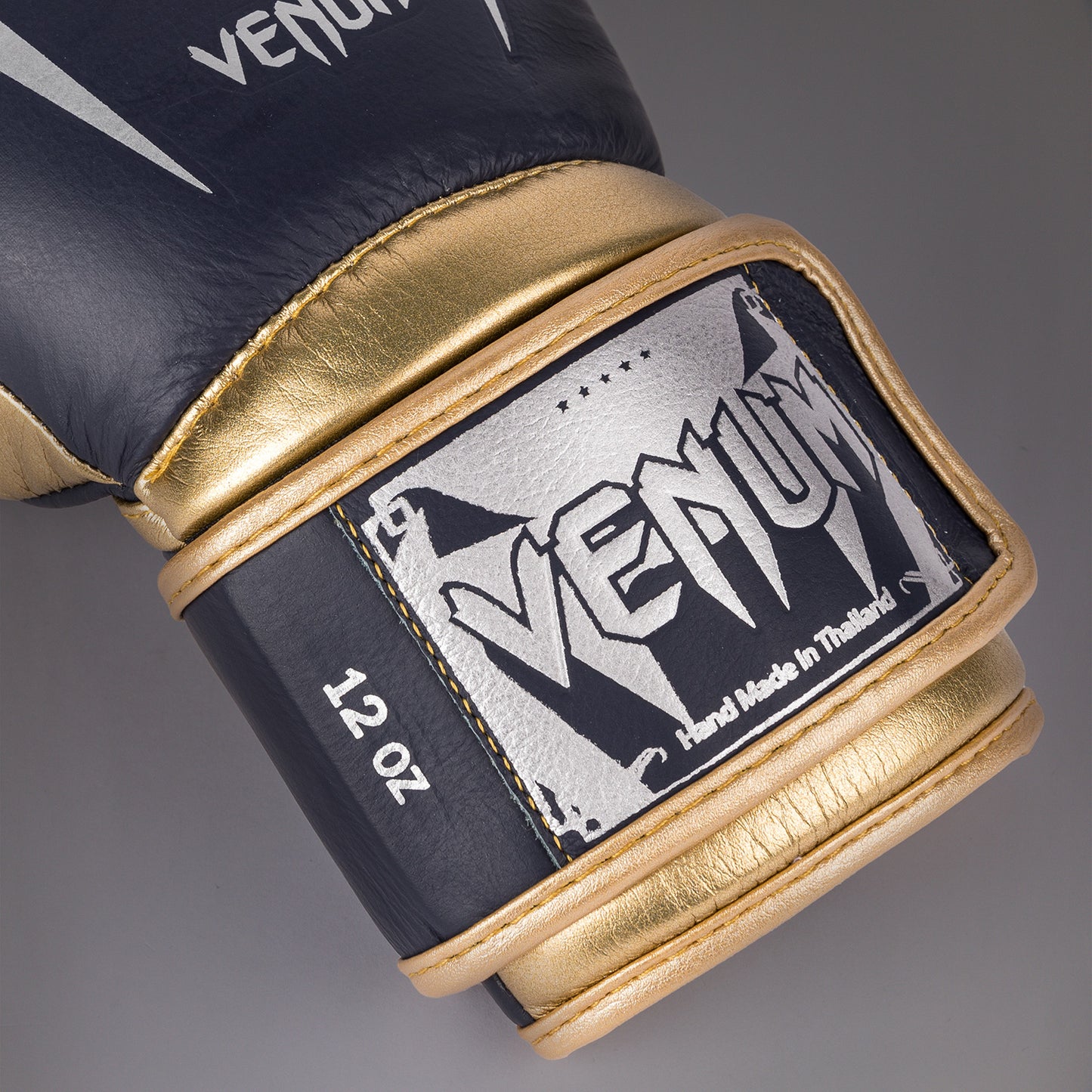 Venum Giant 3.0 拳击手套 – 藏青色/金色 – 特别版