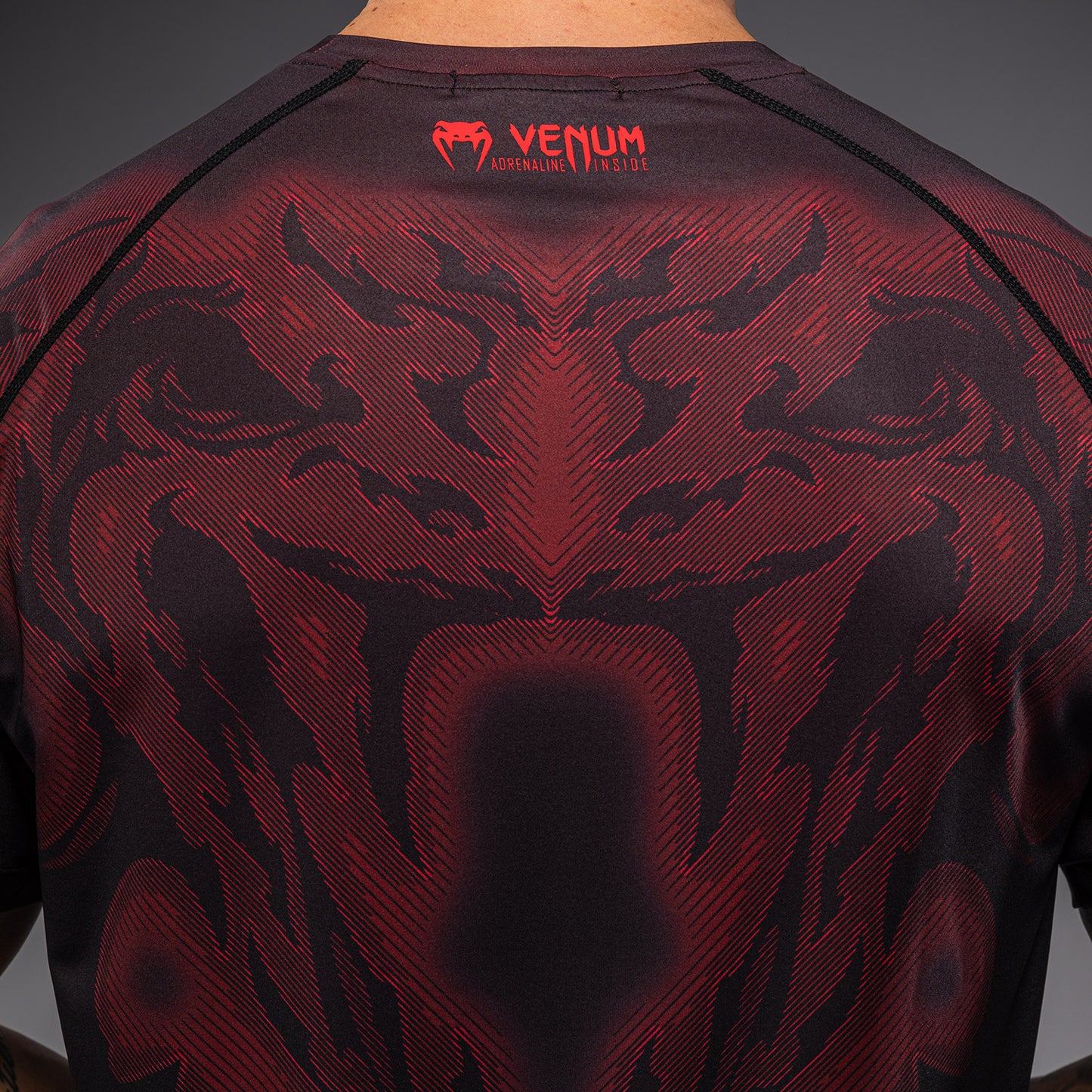 Venum Spectre Dry Tech T恤 – 黑色/红色