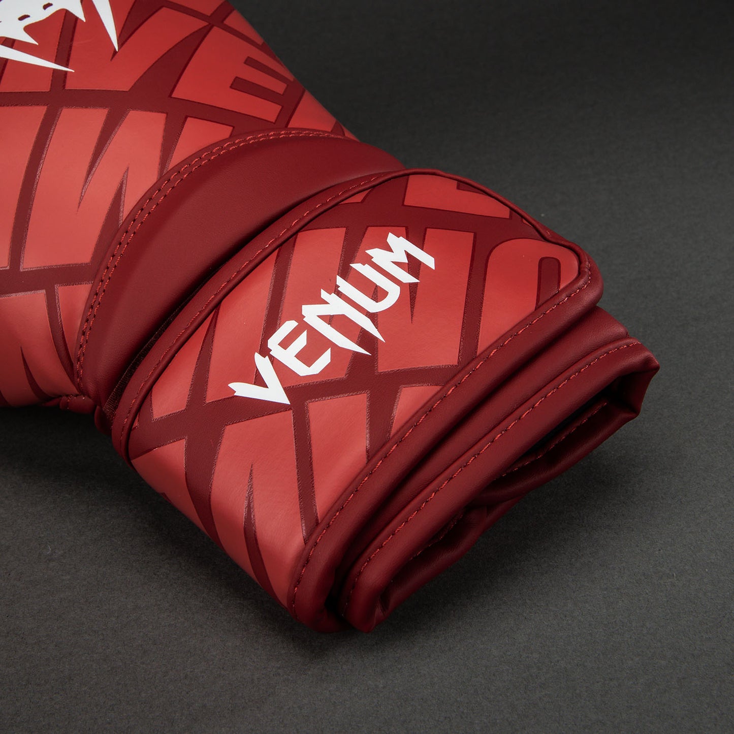 Venum Contender 1.5 XT 3D 拳击手套 – 樱桃红色/白色