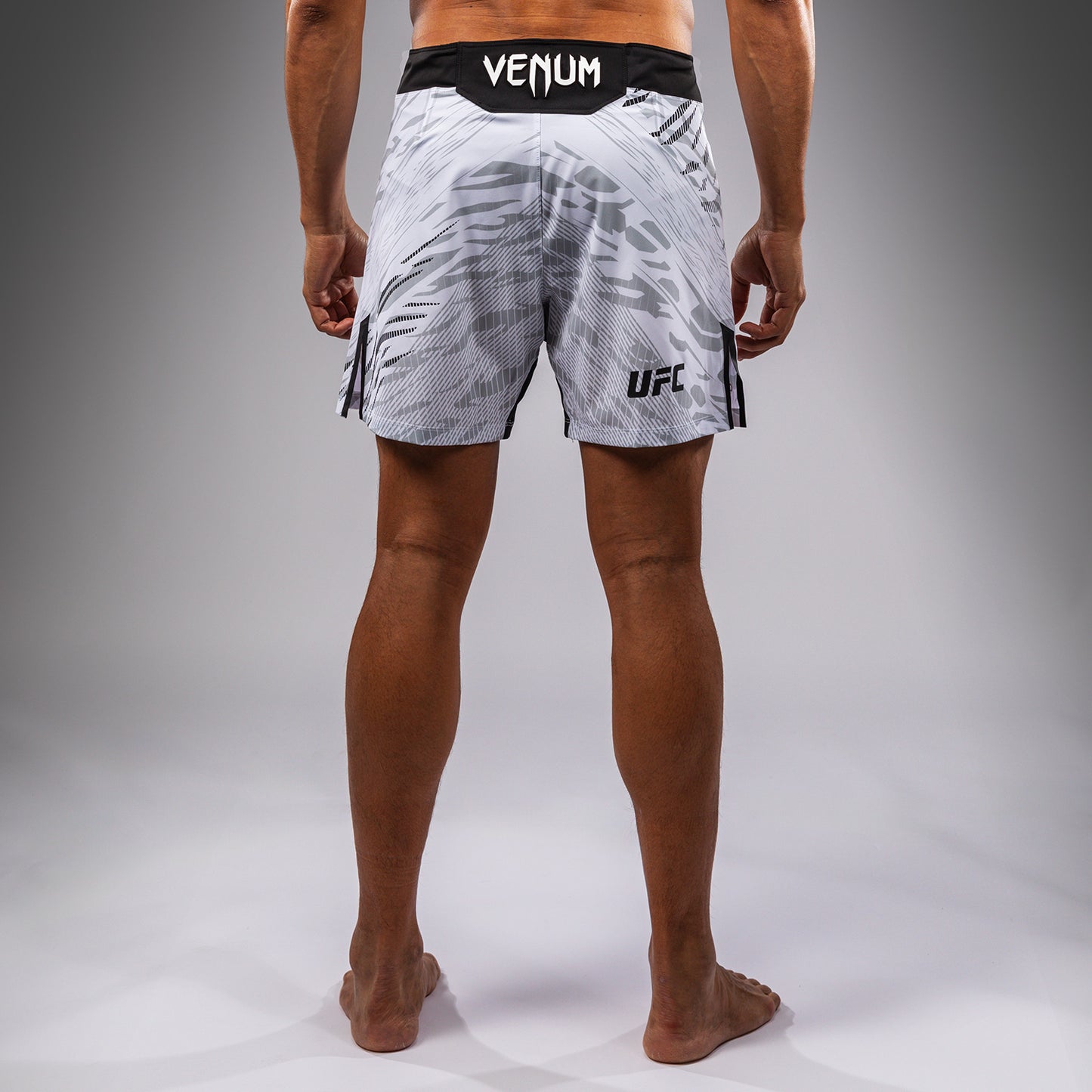 UFC Fusion by Venum Authentic Fight Night 男士格斗短裤 – 短款 – 白色