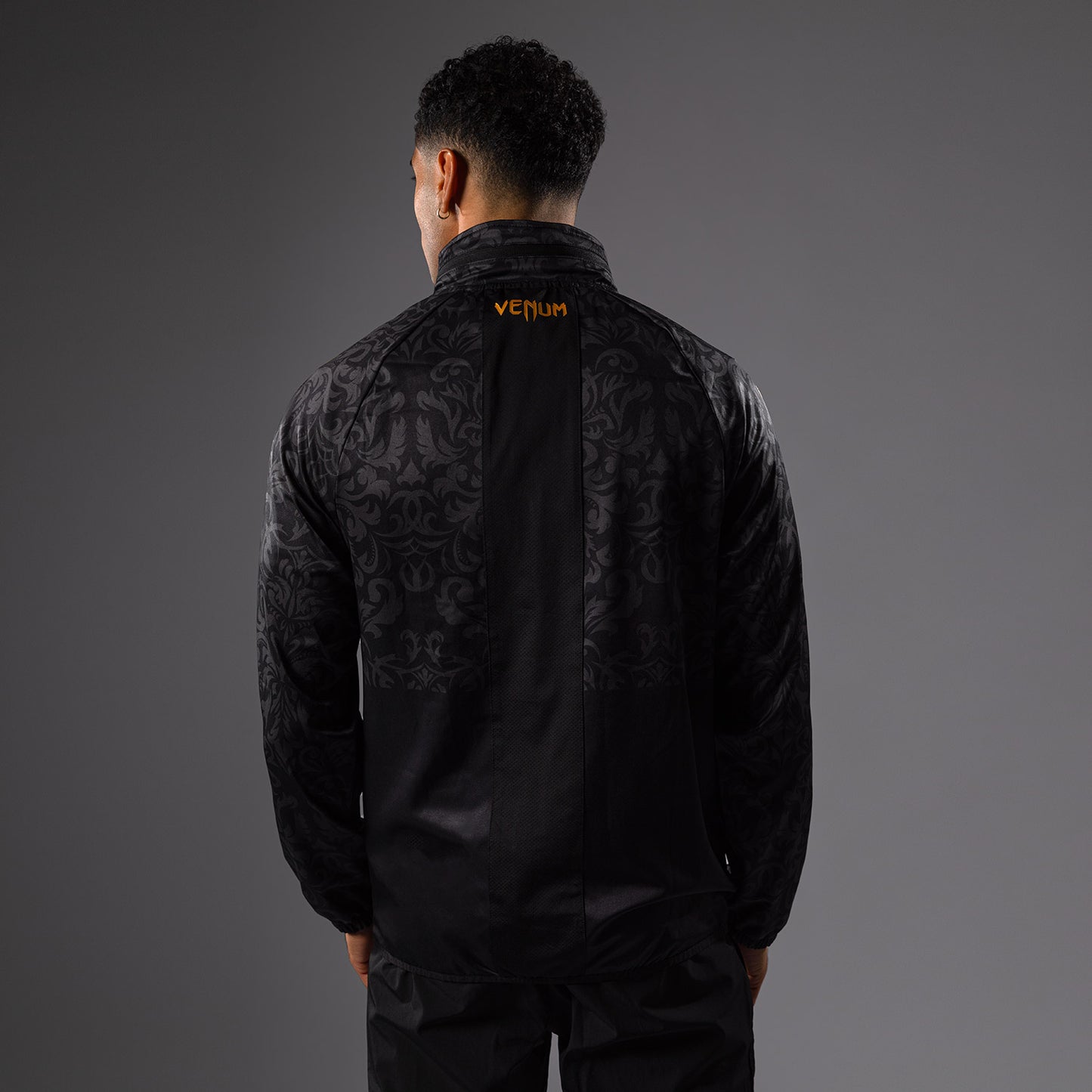 Venum x Topuria Unmatched Edition 运动夹克 – 黑色/金色