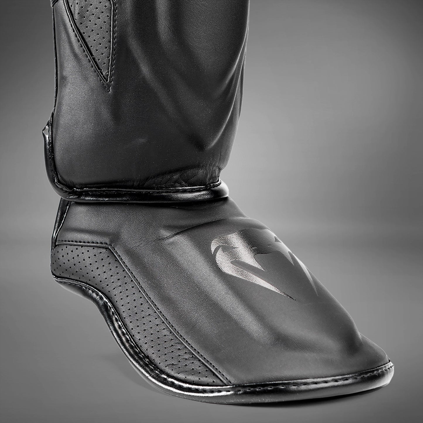 Shin Guards Elite Evo Venum – 黑色/黑色
