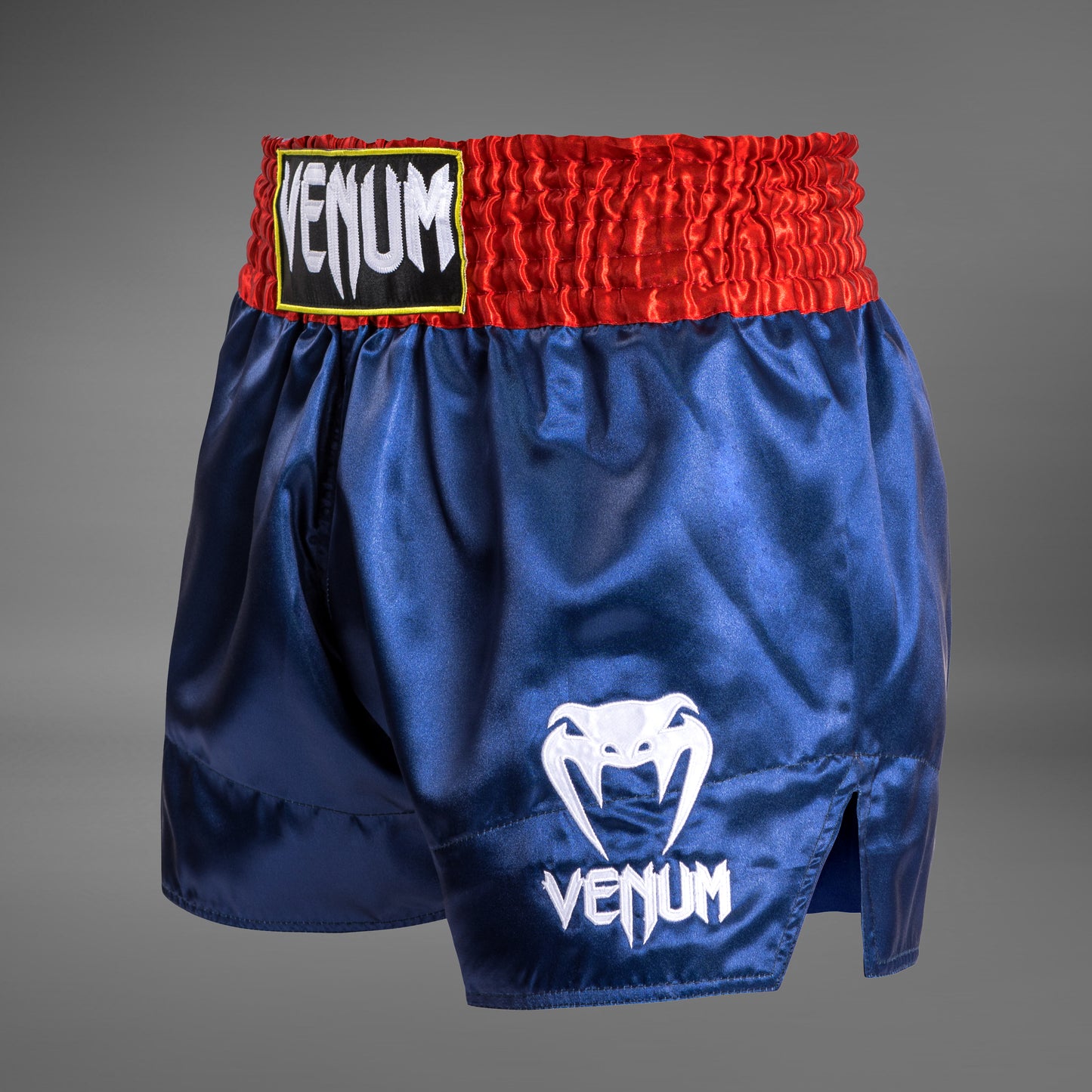 Venum Classic 泰拳短裤 – 蓝色/红色/白色