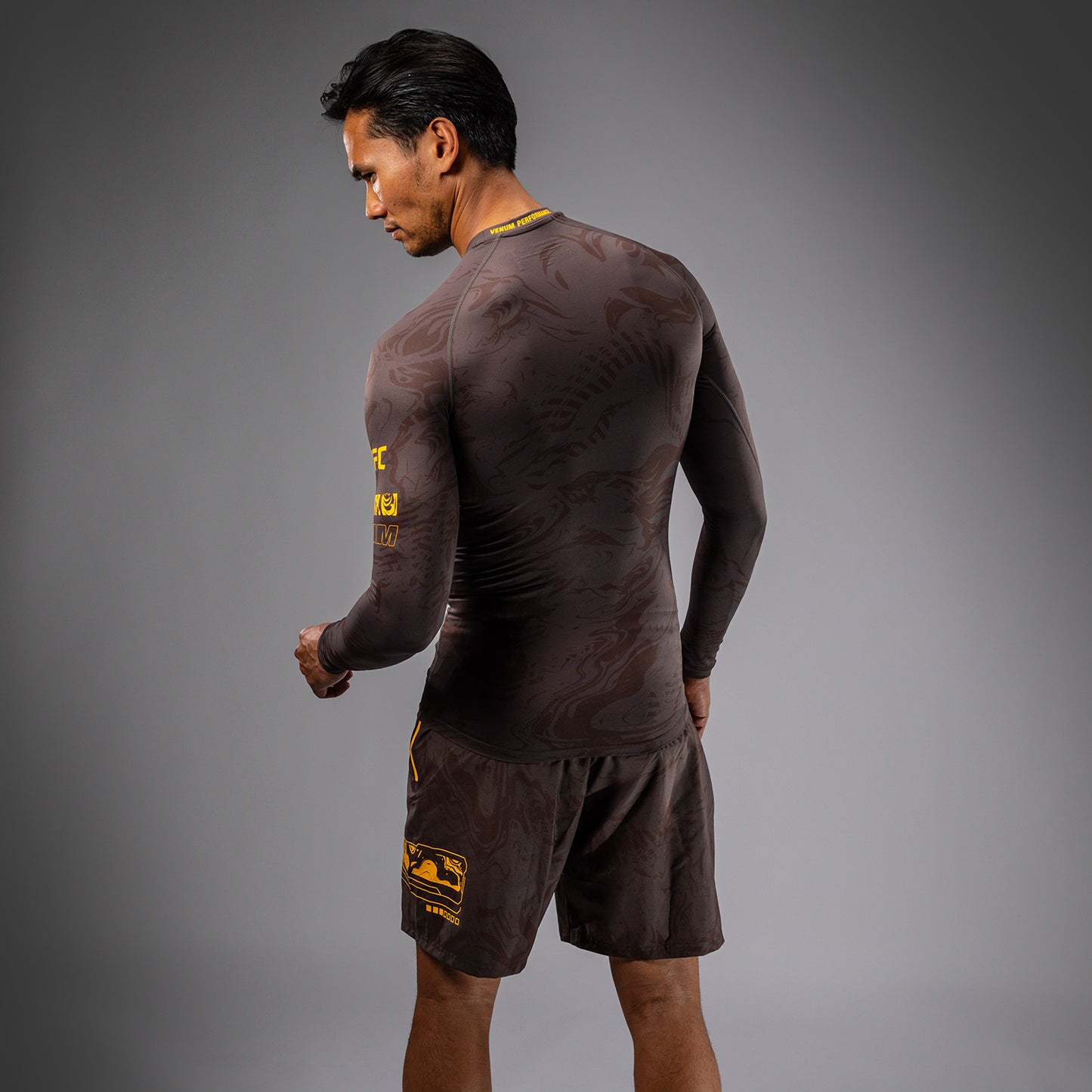 UFC Fusion by Venum Fight Week 男士长袖紧身防磨衣 – 沙色
