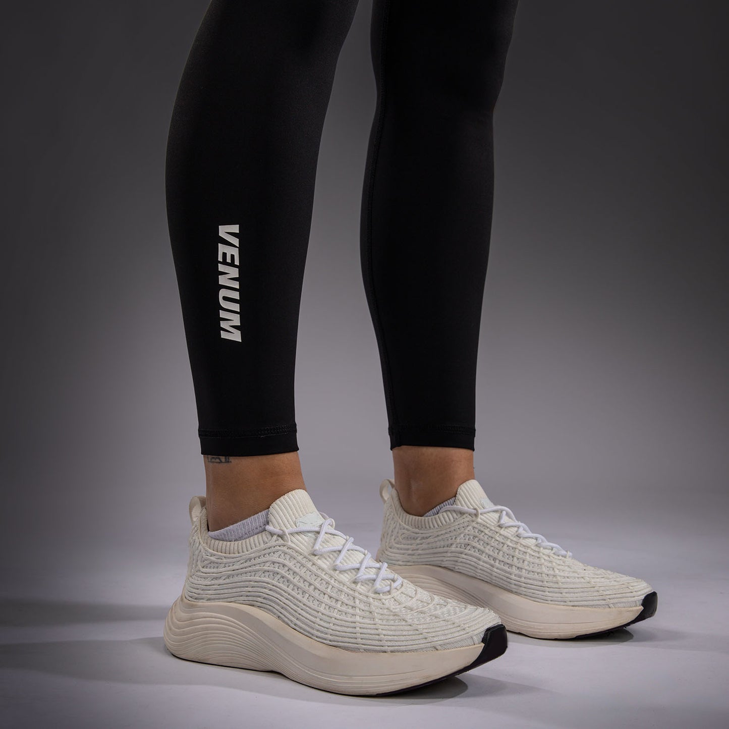 Venum Essential Lifestyle 紧身裤 – 黑色