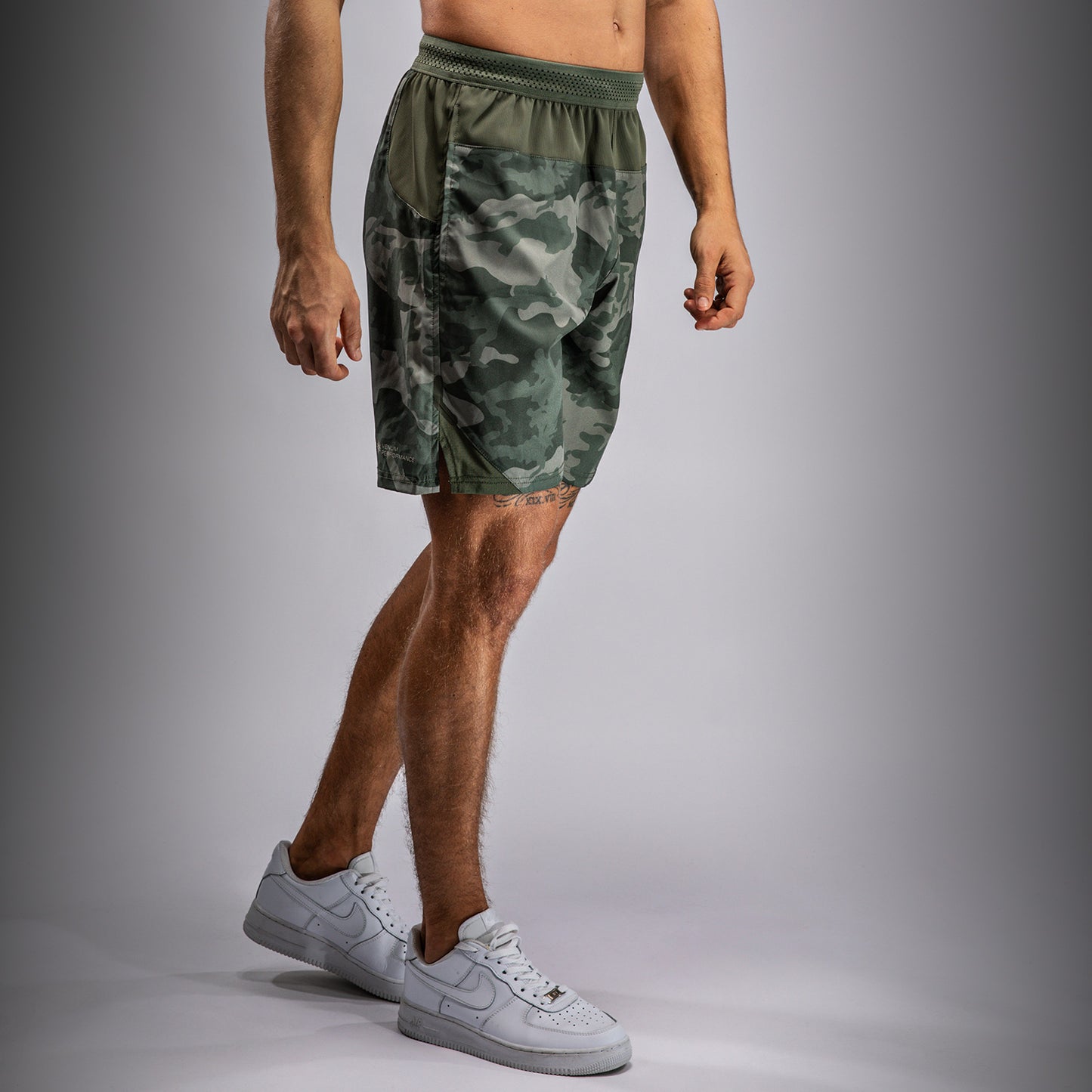 Venum G-Fit Air 男士训练短裤 – 军绿色迷彩