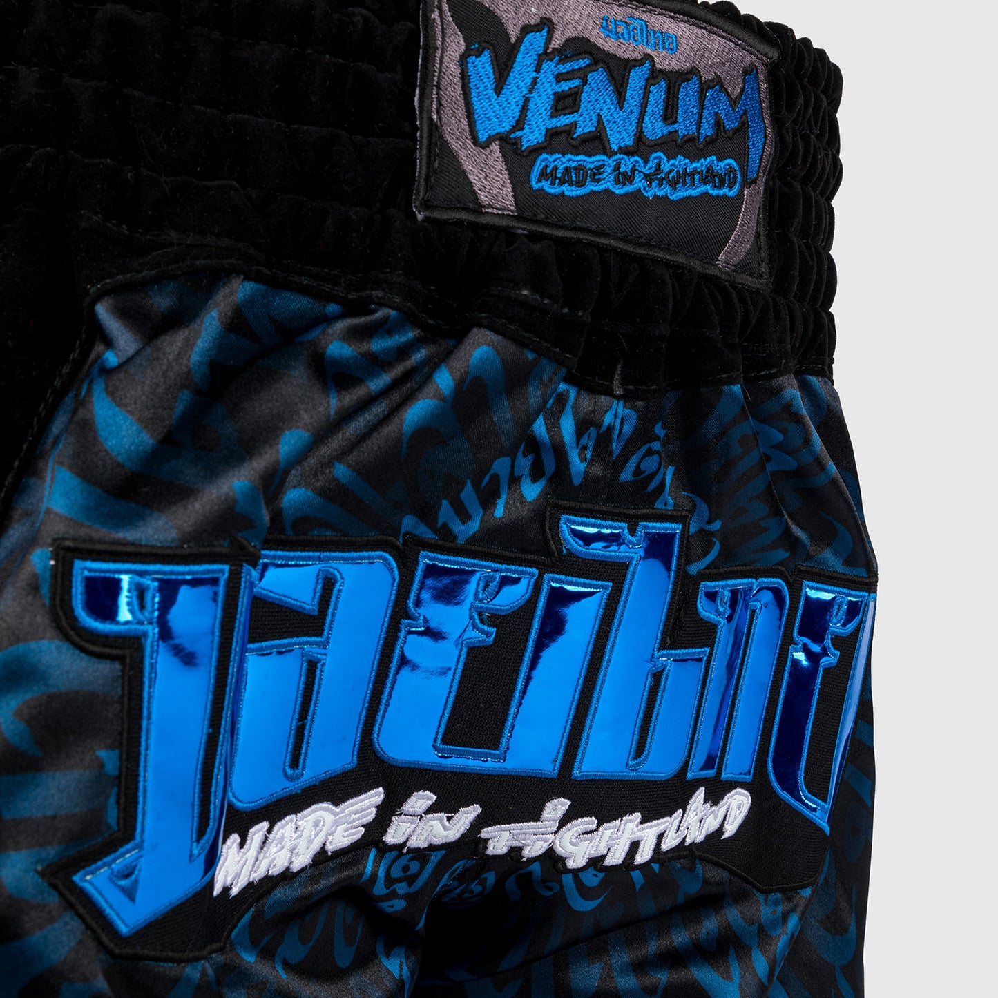 Venum Attack 泰拳短裤 – 黑色/蓝色