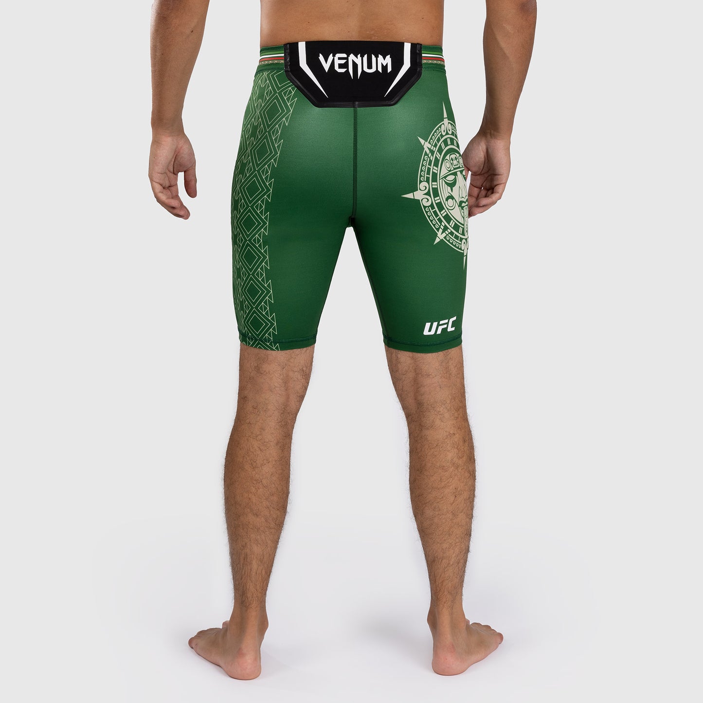 Noche UFC by Venum Authentic Fight Night 男士综合格斗短裤 – 绿色
