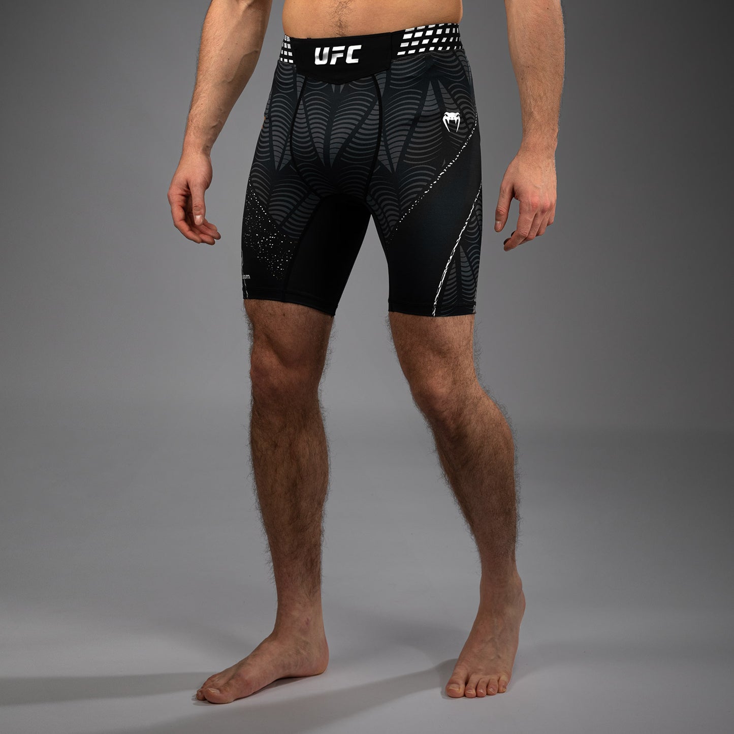 男士UFC Zenith by Venum 黑色Authentic Fight Night综合格斗短裤