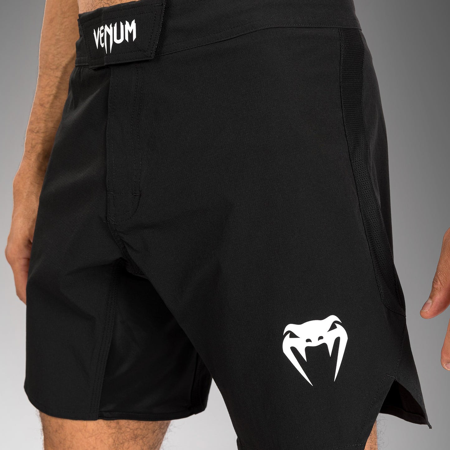 Venum Contender 男士格斗短裤 – 黑色/白色