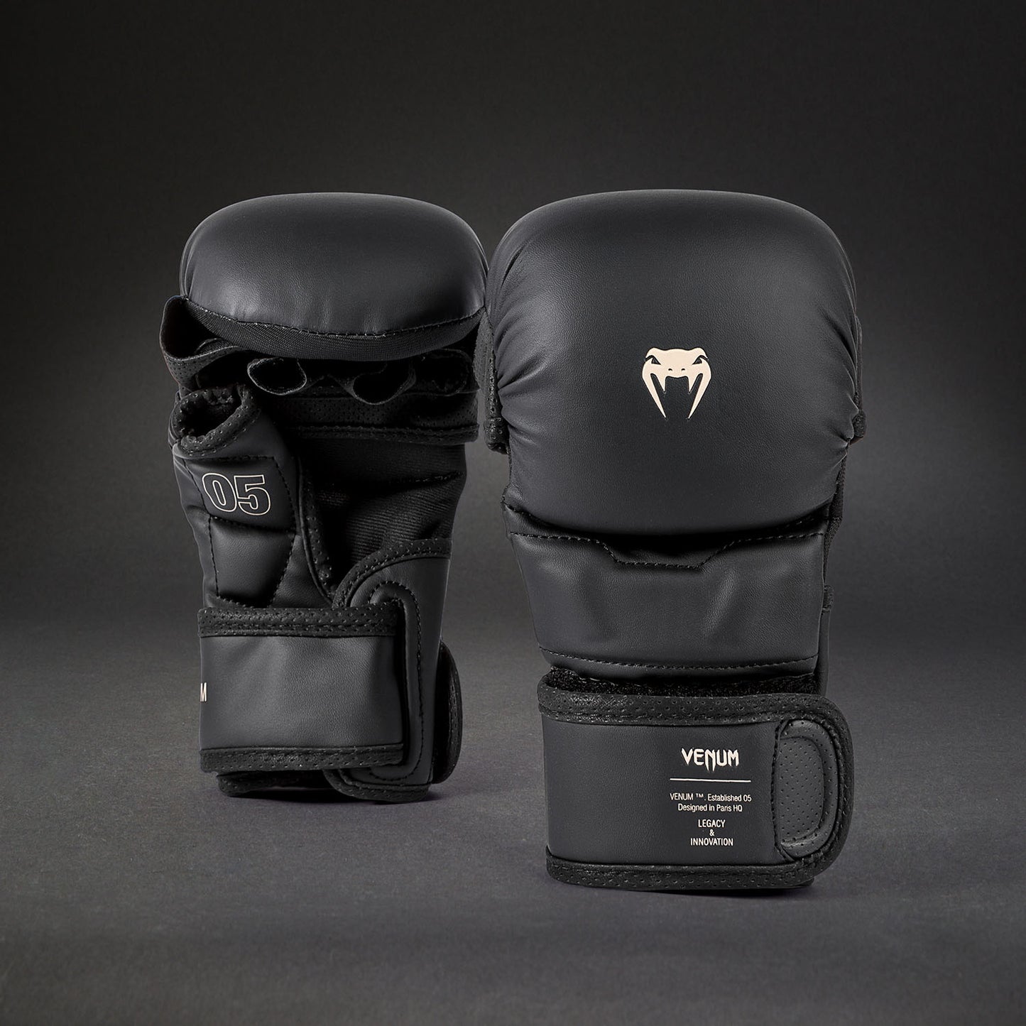 Venum Impact Evo MMA陪练手套 - 黑色
