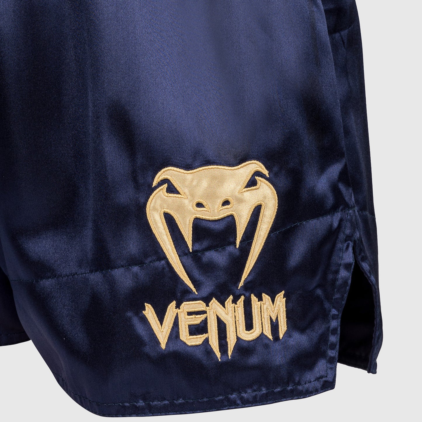 Venum Classic 泰拳短裤 – 藏青色/金色