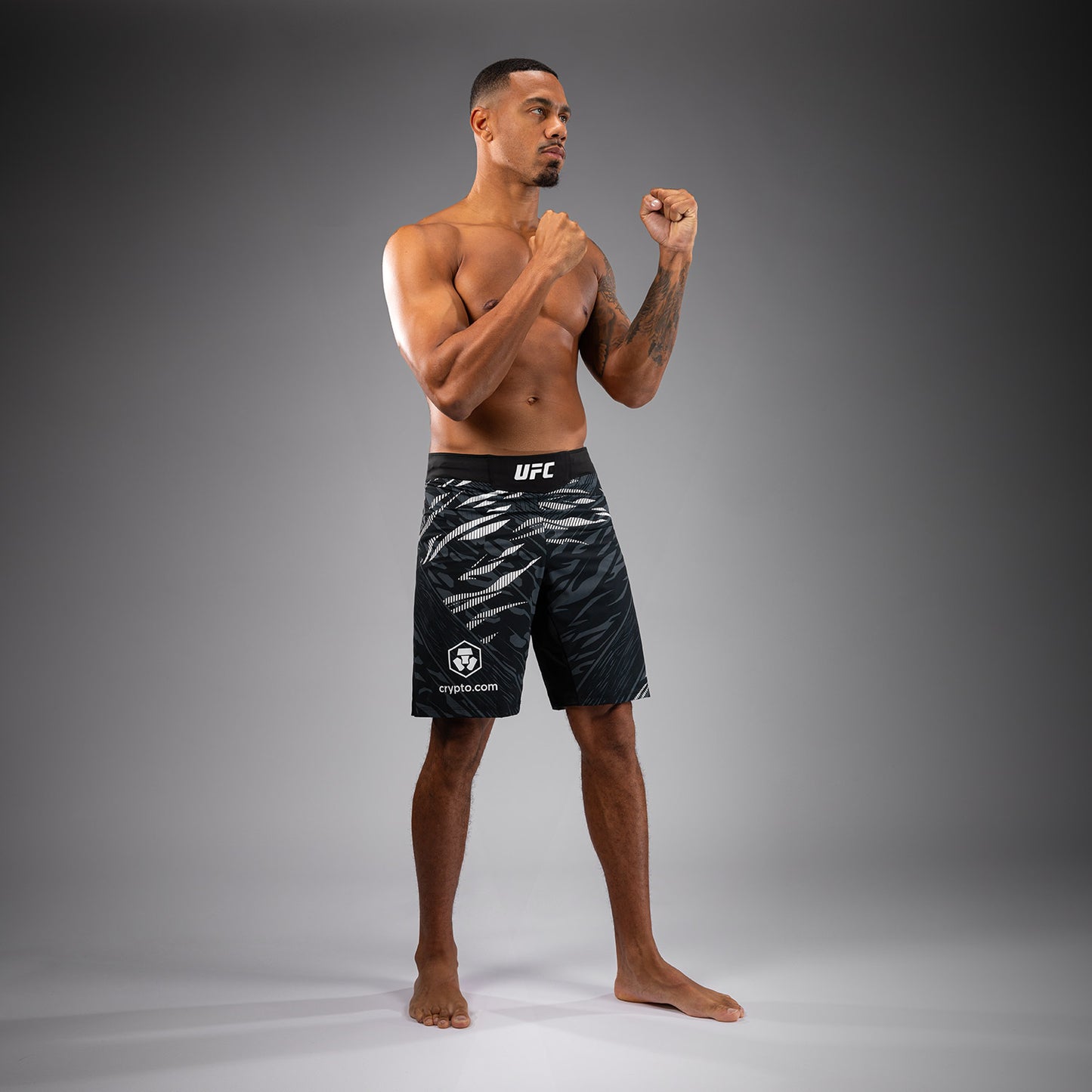 UFC Fusion by Venum Authentic Fight Night 男士格斗短裤 – 长款 – 黑色