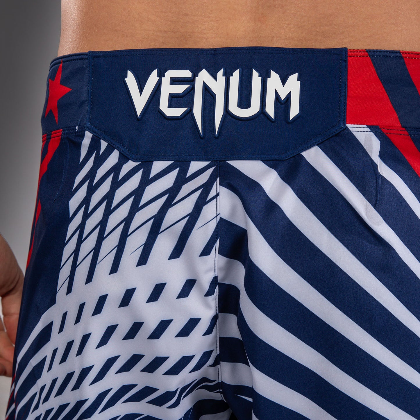 Official UFC Freedom 250 by Venum 男士 Authentic Fight Night 短款格斗短裤 - 蓝色