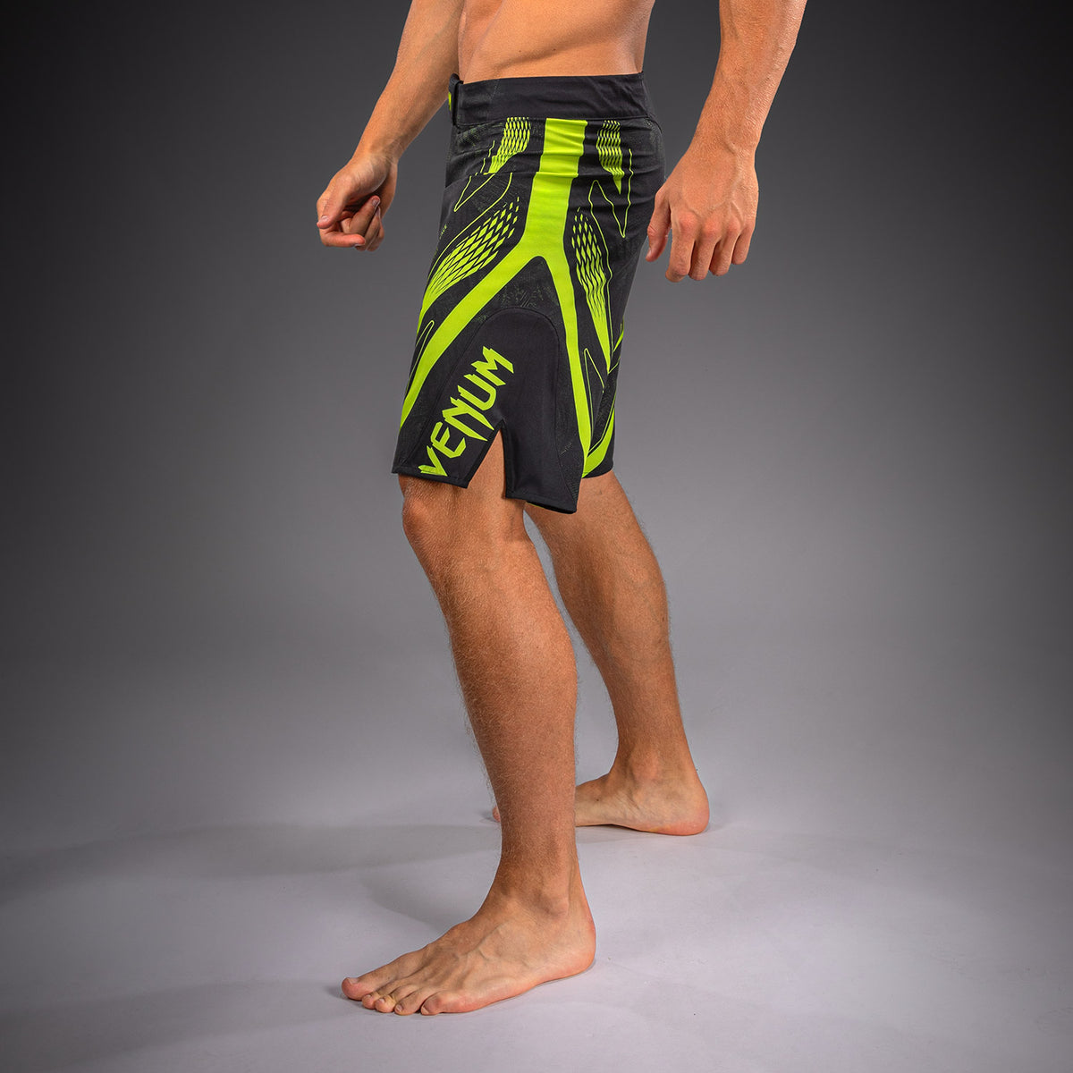 Venum Amazonia Reborn MMA短裤 - 黑色/绿色
