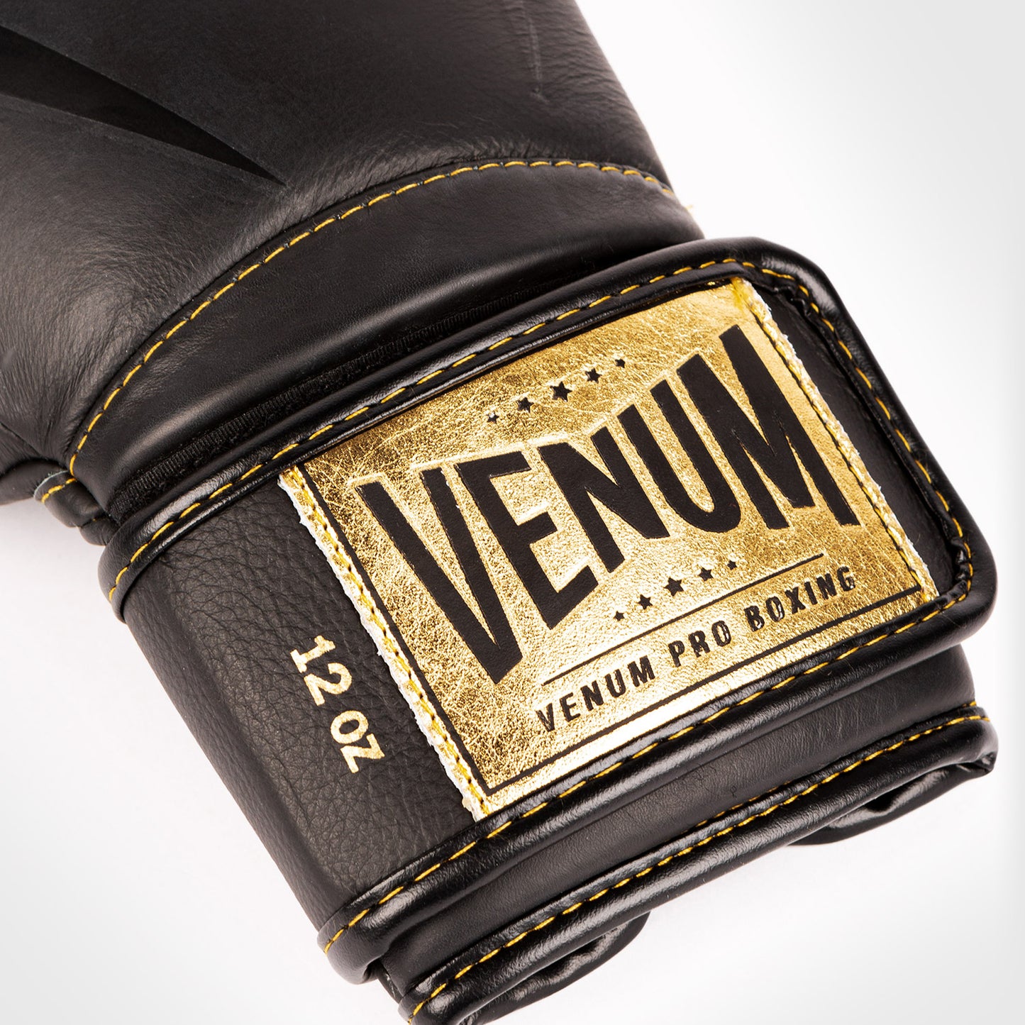 Venum Giant 2.0 Pro 拳击手套 魔术贴 – 黑色/黑色–金色