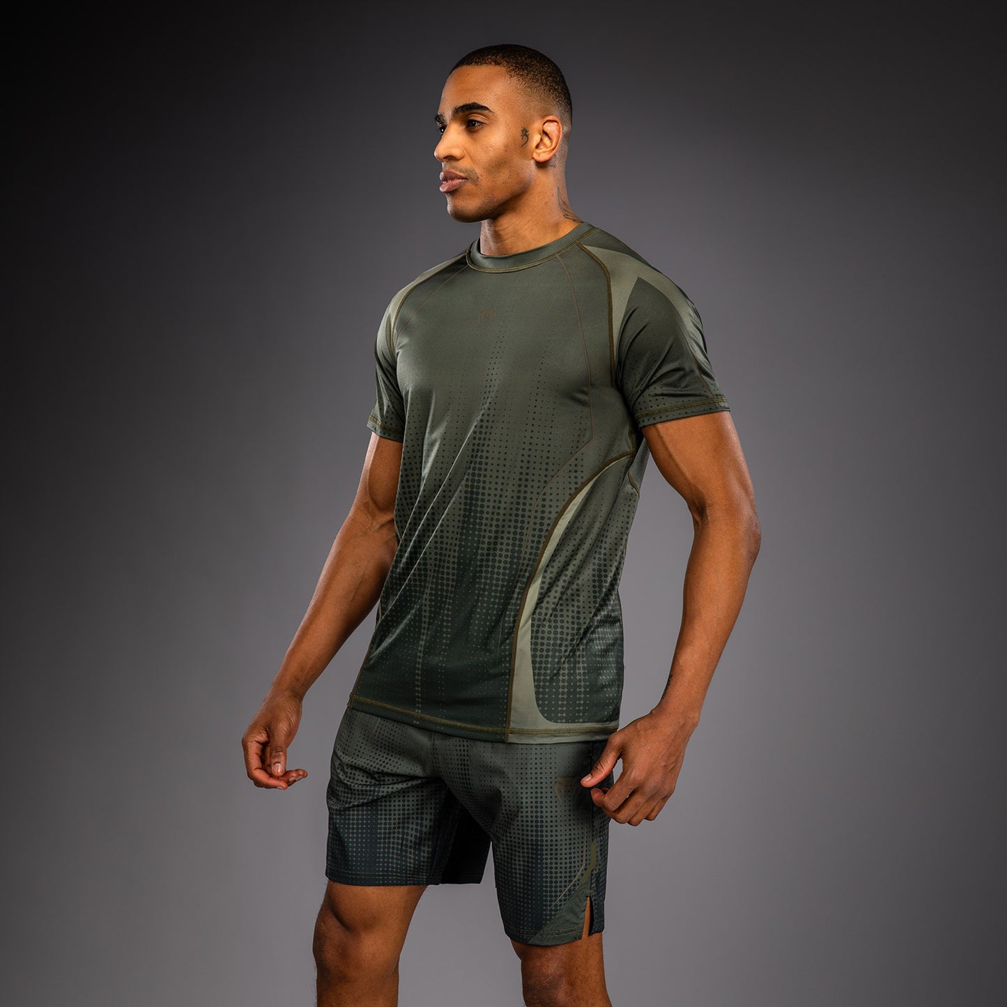 Venum Stealth Dry Tech T恤 – 卡其色/深绿色