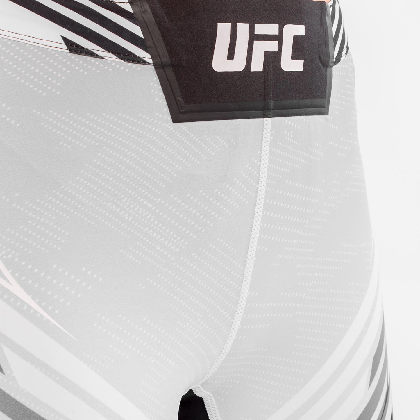 UFC Venum Authentic Fight Night 女士综合格斗短裤–长款–白色