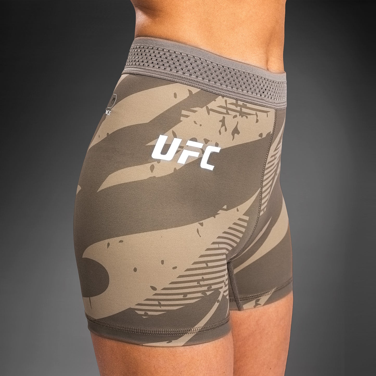 UFC Adrenaline by Venum Fight Week 女士综合格斗短裤 – 沙漠迷彩