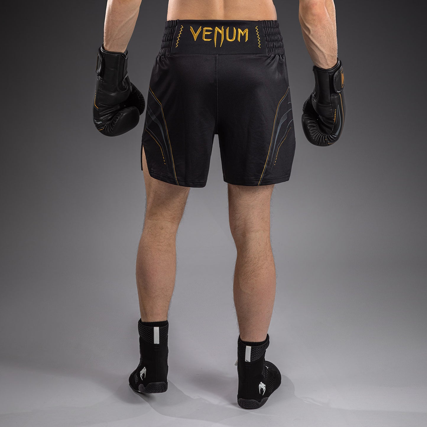 Venum Streamline 拳击短裤 – 黑色/金色