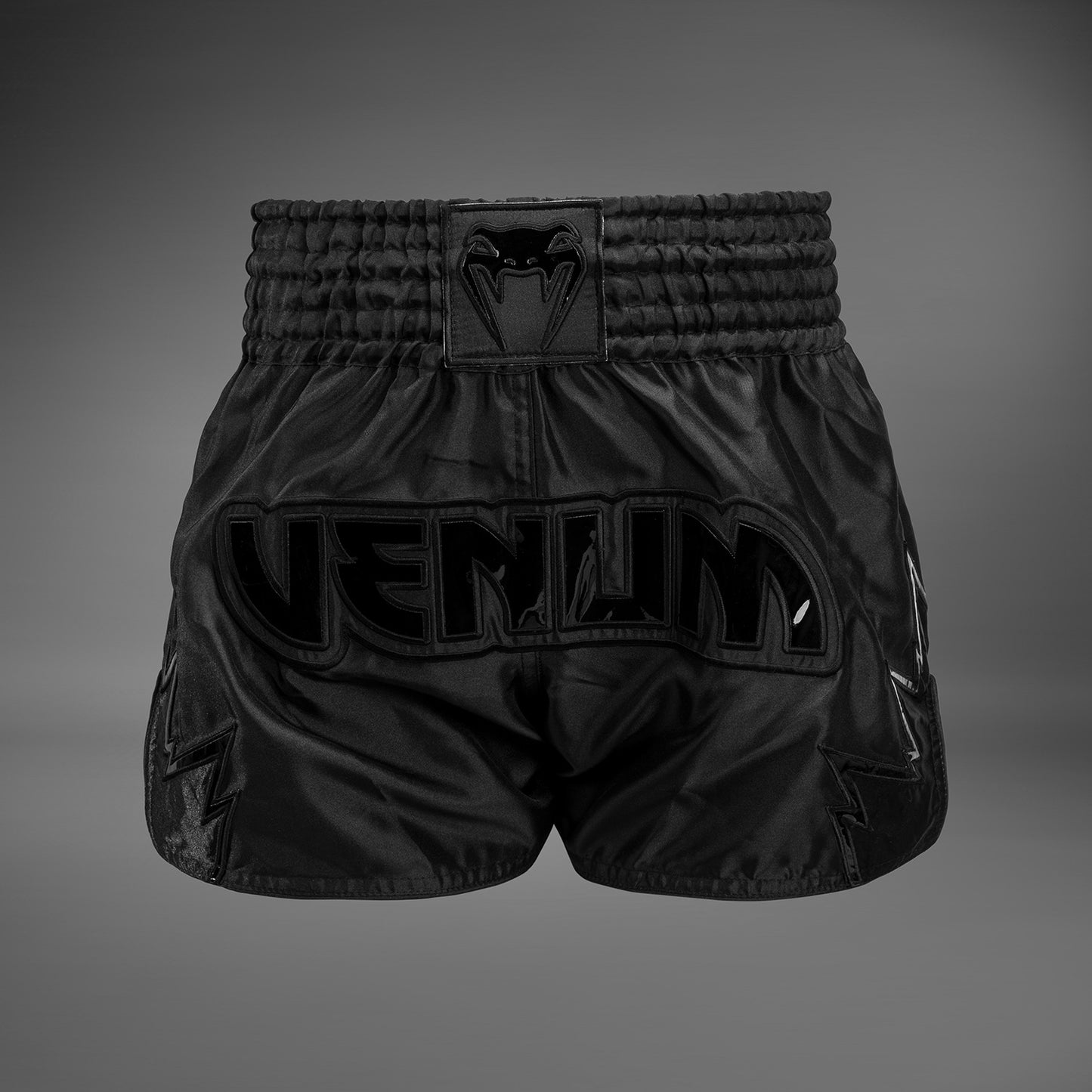 Venum Inferno 泰拳短裤 – 黑色/黑色