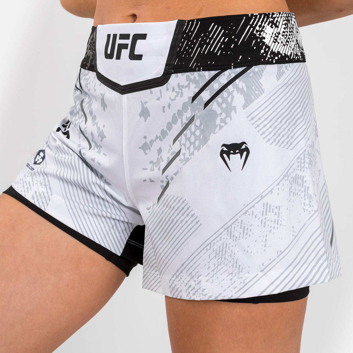 UFC Adrenaline by Venum Authentic Fight Night 女士格斗短裤 – 白色
