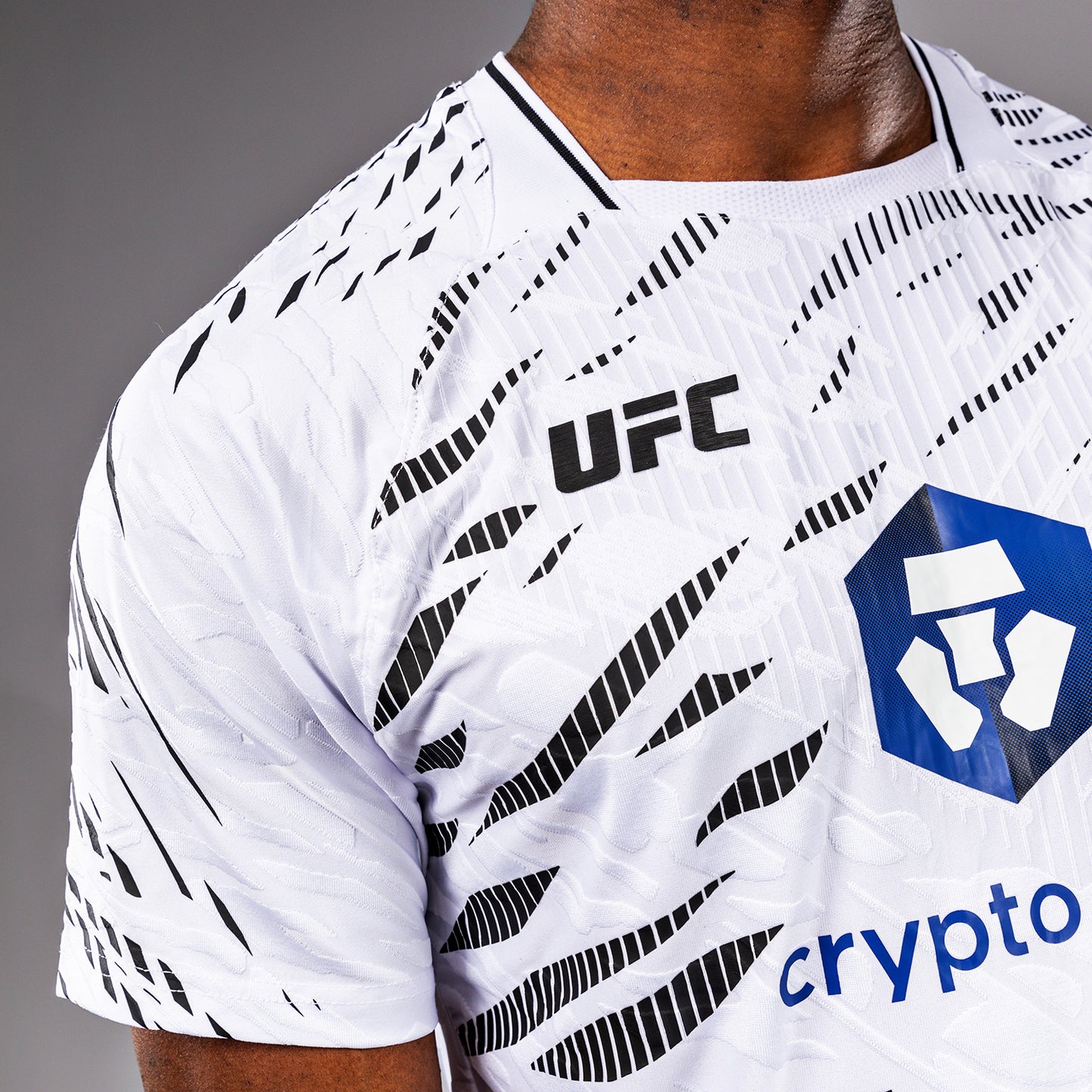 UFC Fusion by Venum Authentic Fight Night 男士款出场球衣 – 白色