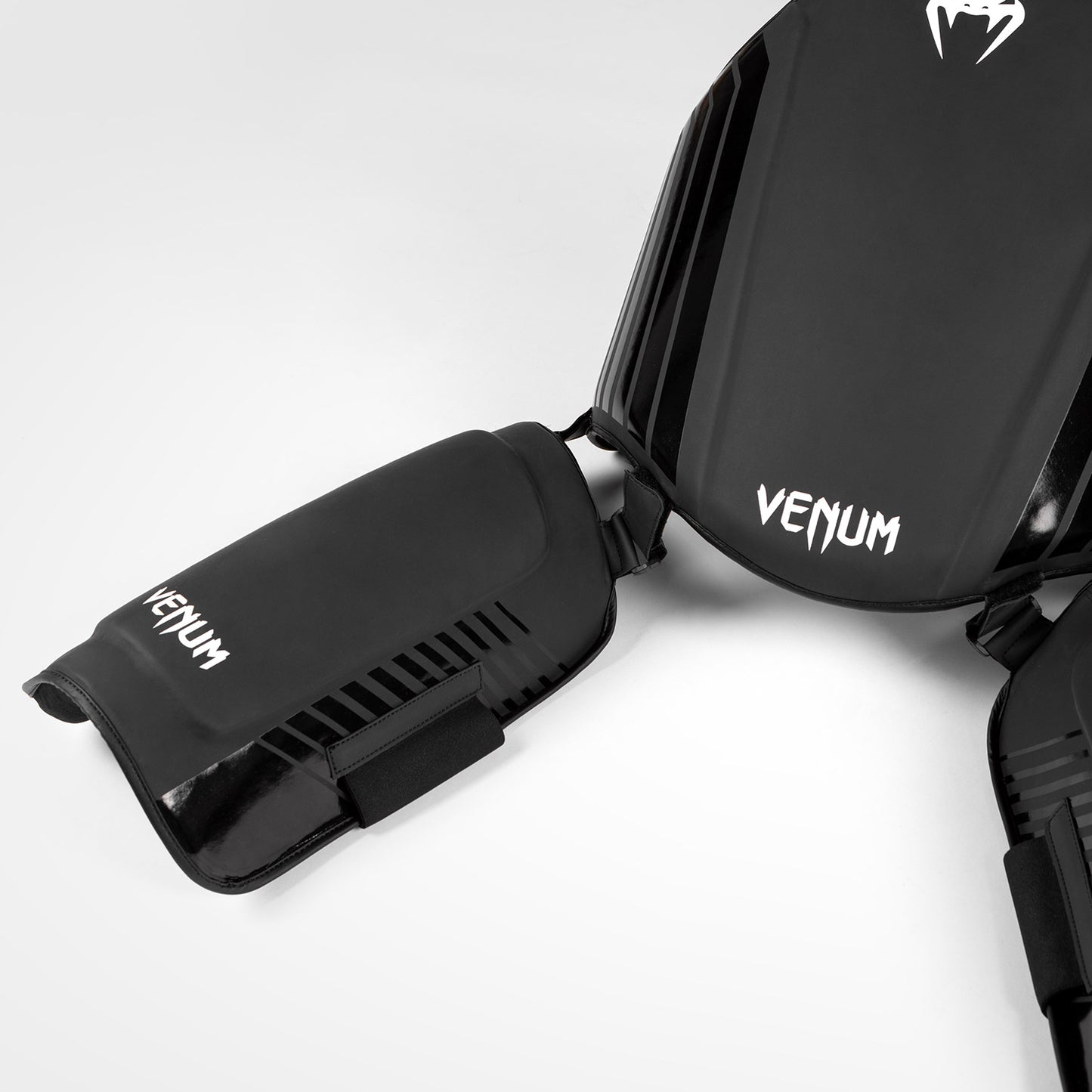 Venum Challenger 腹部及腿部护具 - 黑色/白色