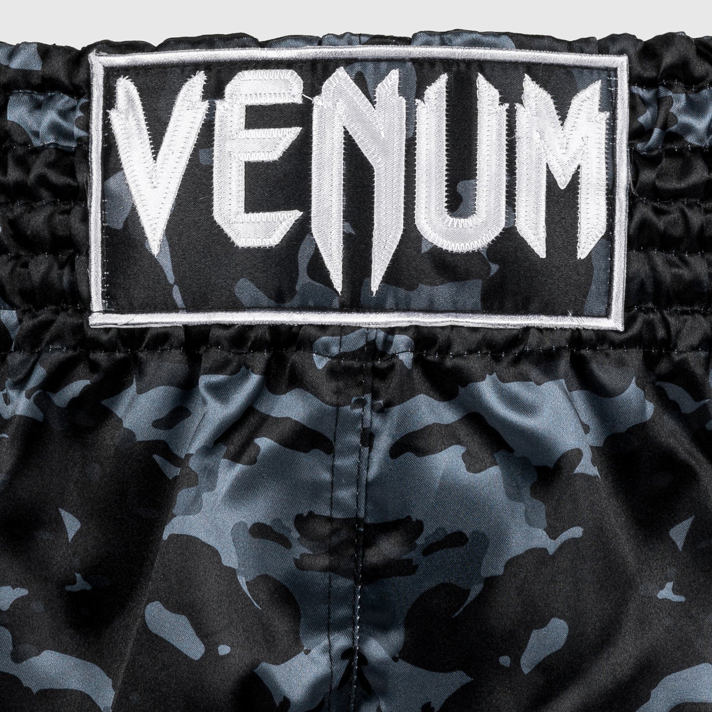 Venum Classic 泰拳短裤 – 深迷彩色