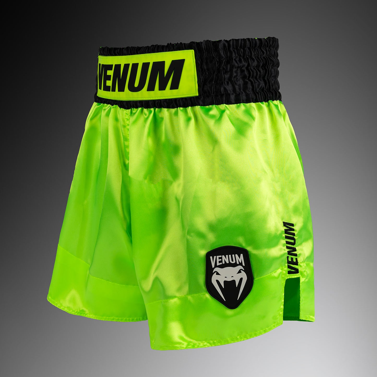 Venum Classic Evo 泰拳短裤 – 荧光黄/黑色
