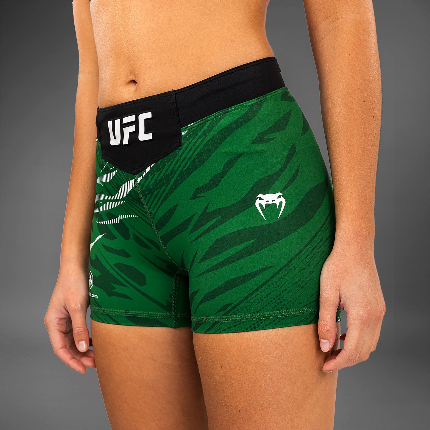 UFC Fusion by Venum 女士综合格斗短裤 – 紧身款 – 绿色