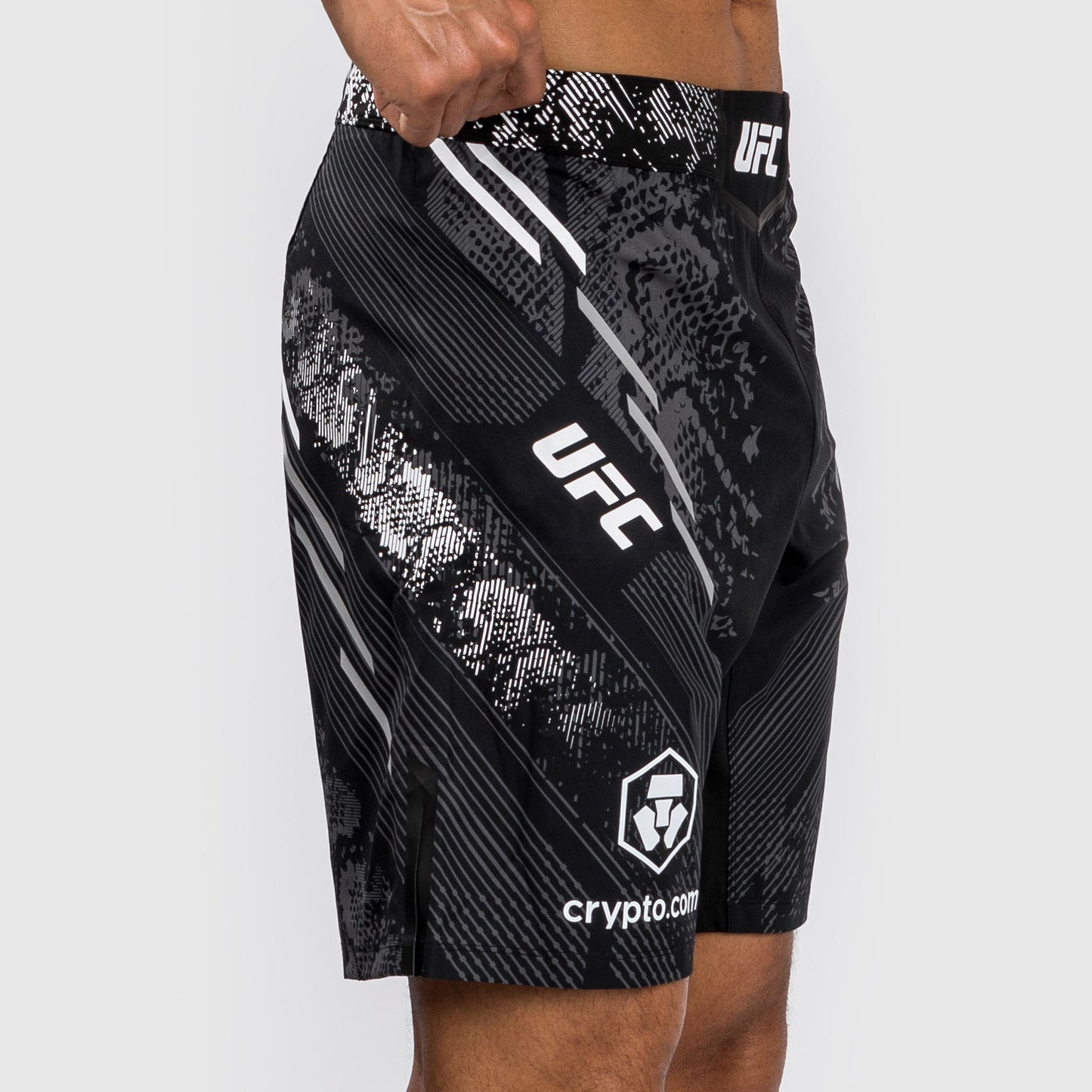 UFC Adrenaline by Venum Authentic Fight Night 男士格斗短裤–长款–黑色