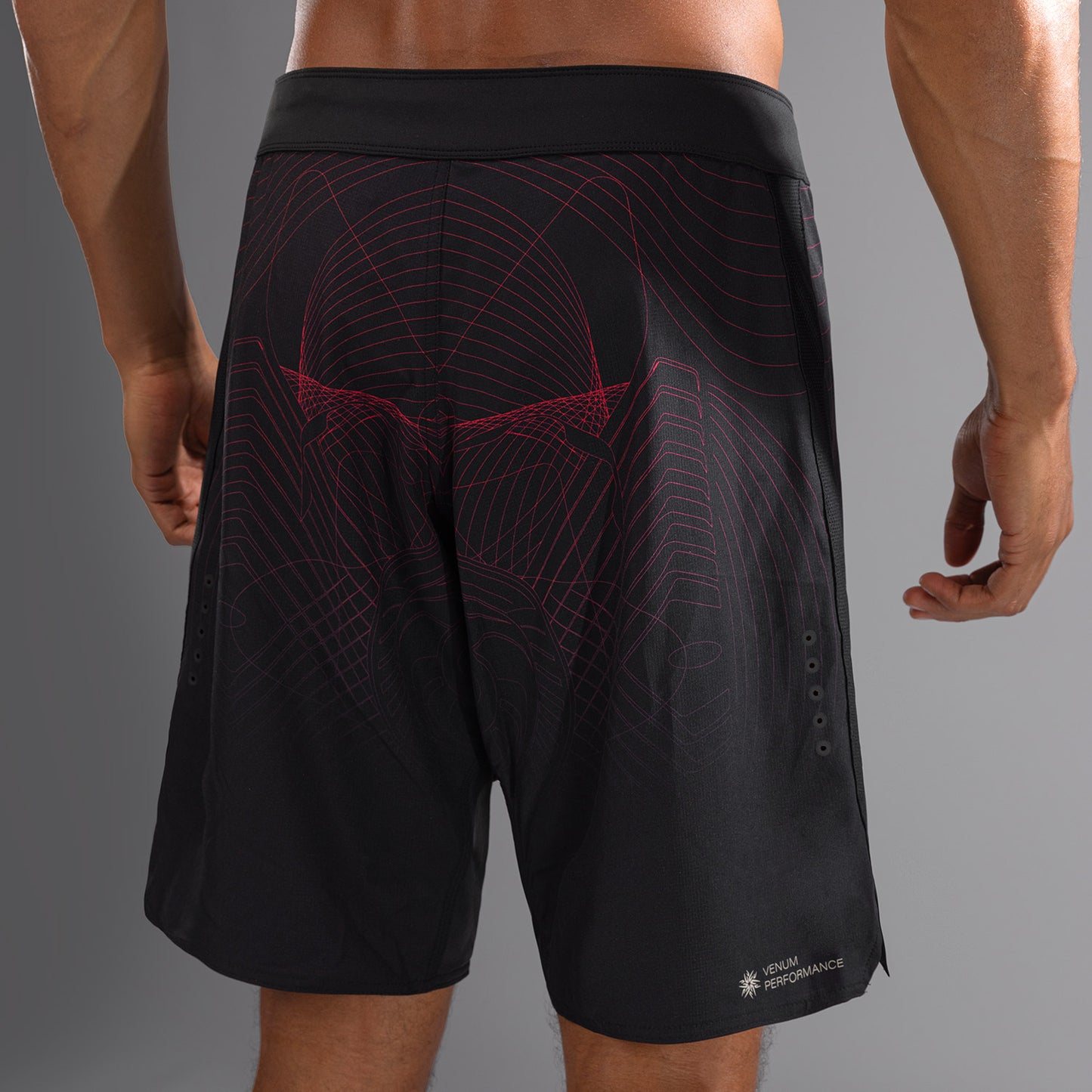 Venum G-Fit Air 男士格斗短裤 – 深黑色/火红色