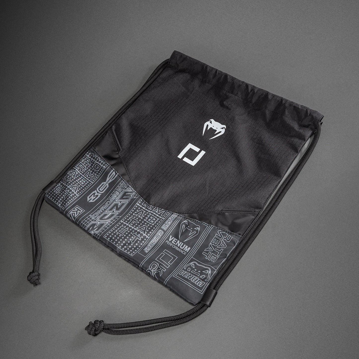 Karate Combat by Venum 抽绳包 (10-15L) – 黑色/灰色
