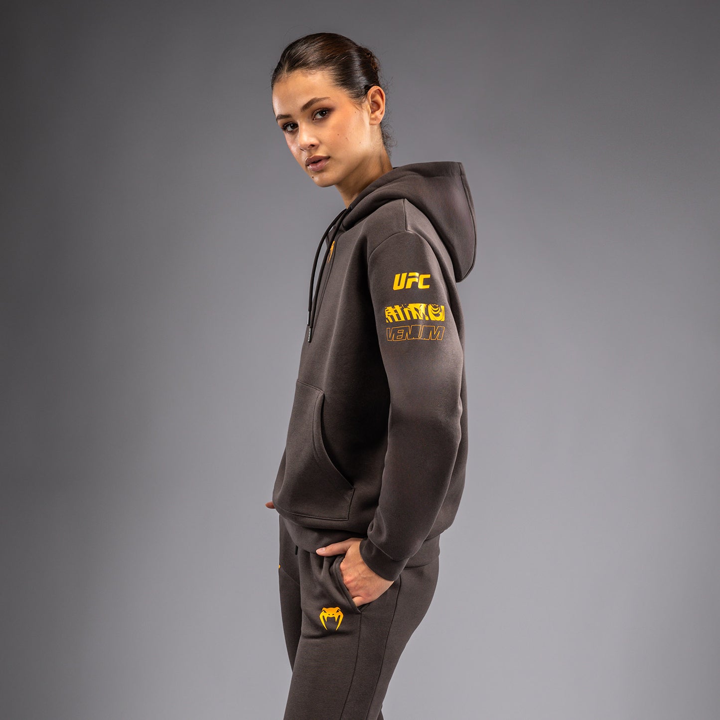 UFC Fusion by Venum Fight Week 女士连帽衫 – 纯色土褐色