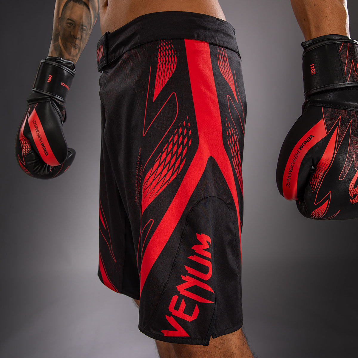 Venum Amazonia Reborn MMA短裤 - 黑色/红色