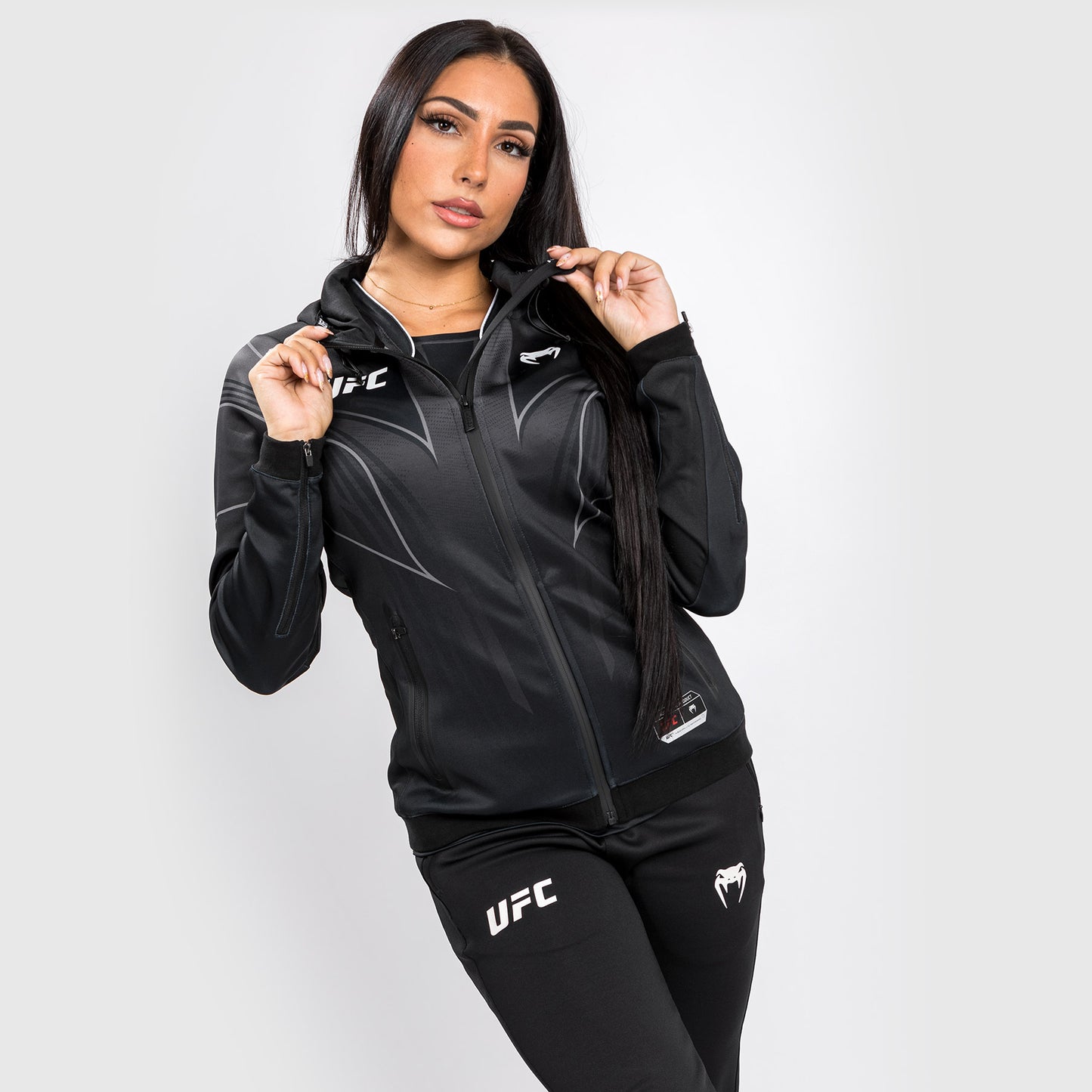 UFC Venum Authentic Fight Night 2.0 女士款走场连帽衫 – 黑色