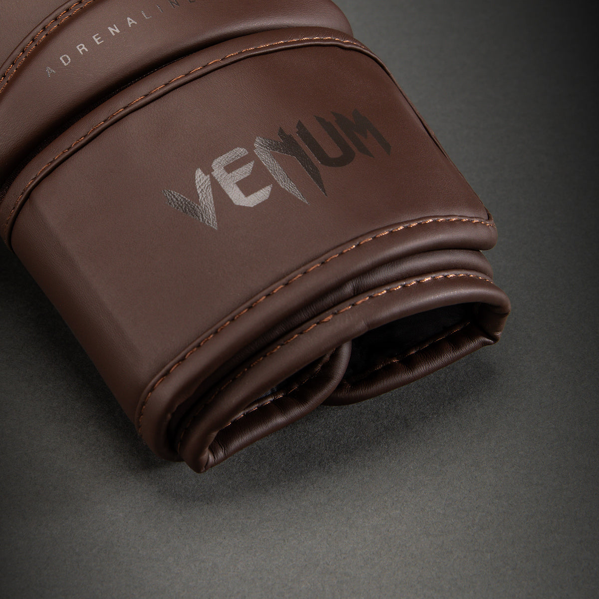 Venum Contender 1.5 拳击手套 - 深棕色