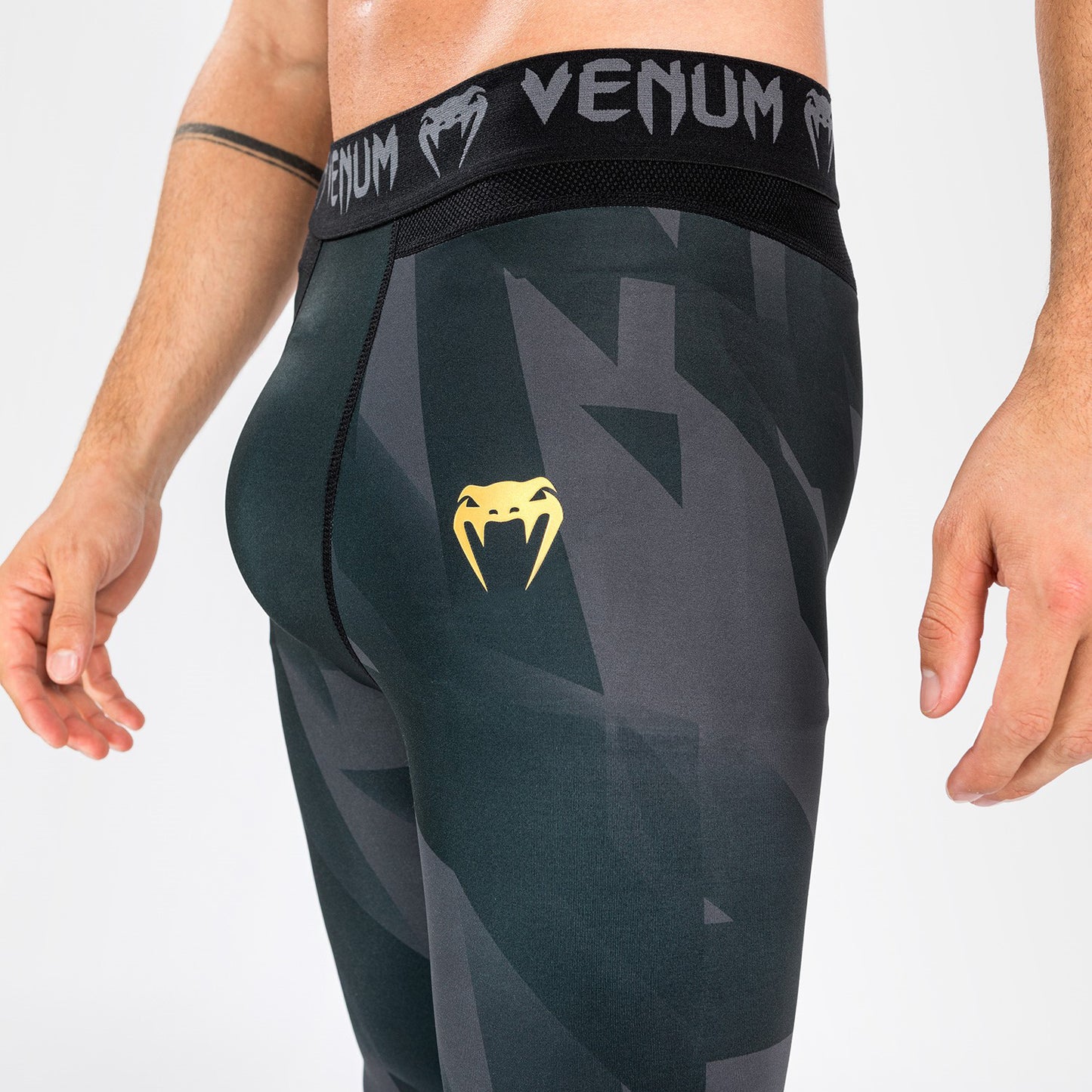 Venum Razor 紧身裤 – 黑色/金色