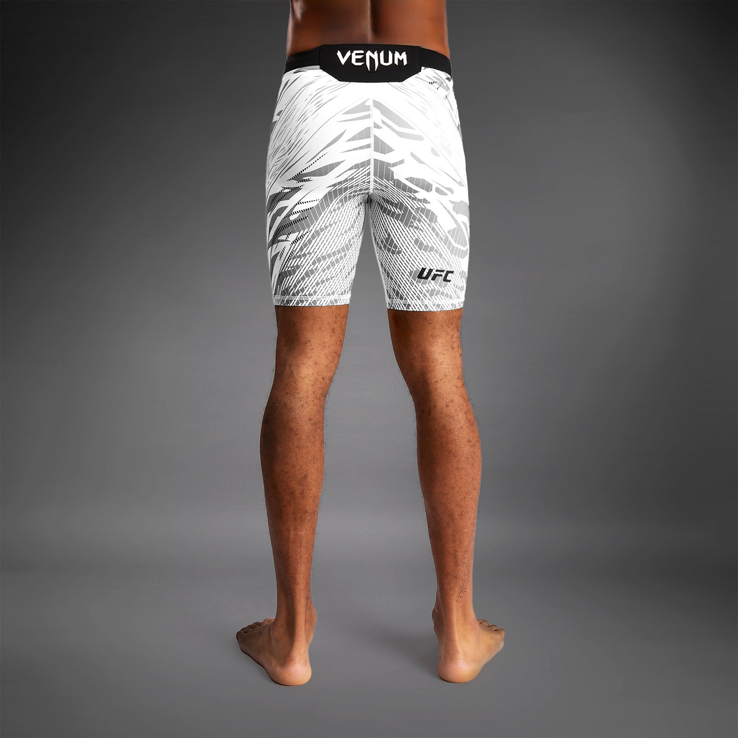 UFC Fusion by Venum Authentic Fight Night 男士综合格斗短裤 – 白色